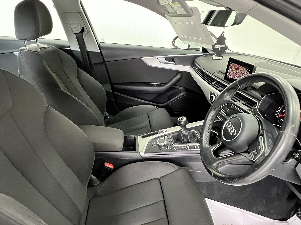 Audi A4 view 8