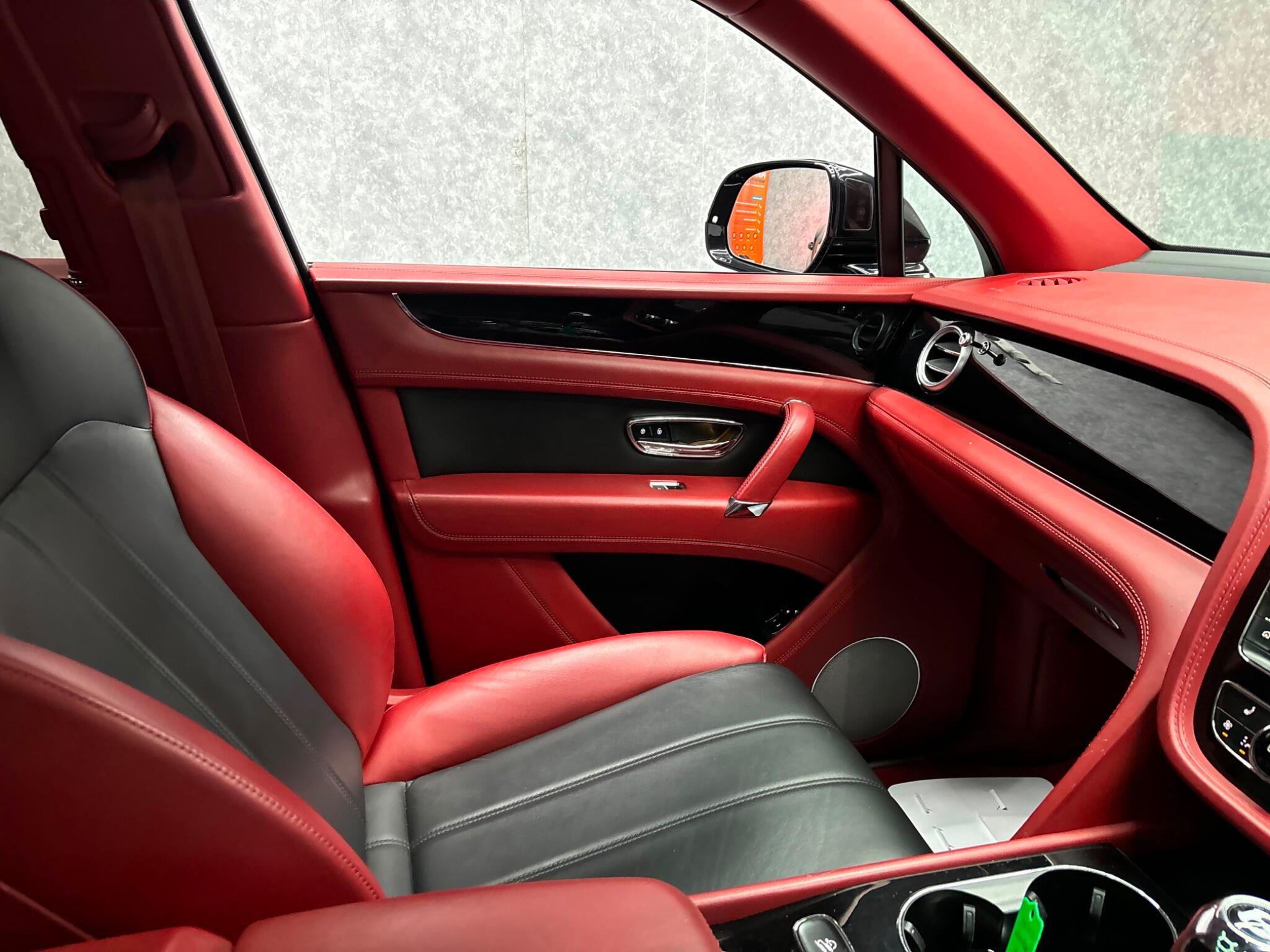 Bentley Bentayga view 30