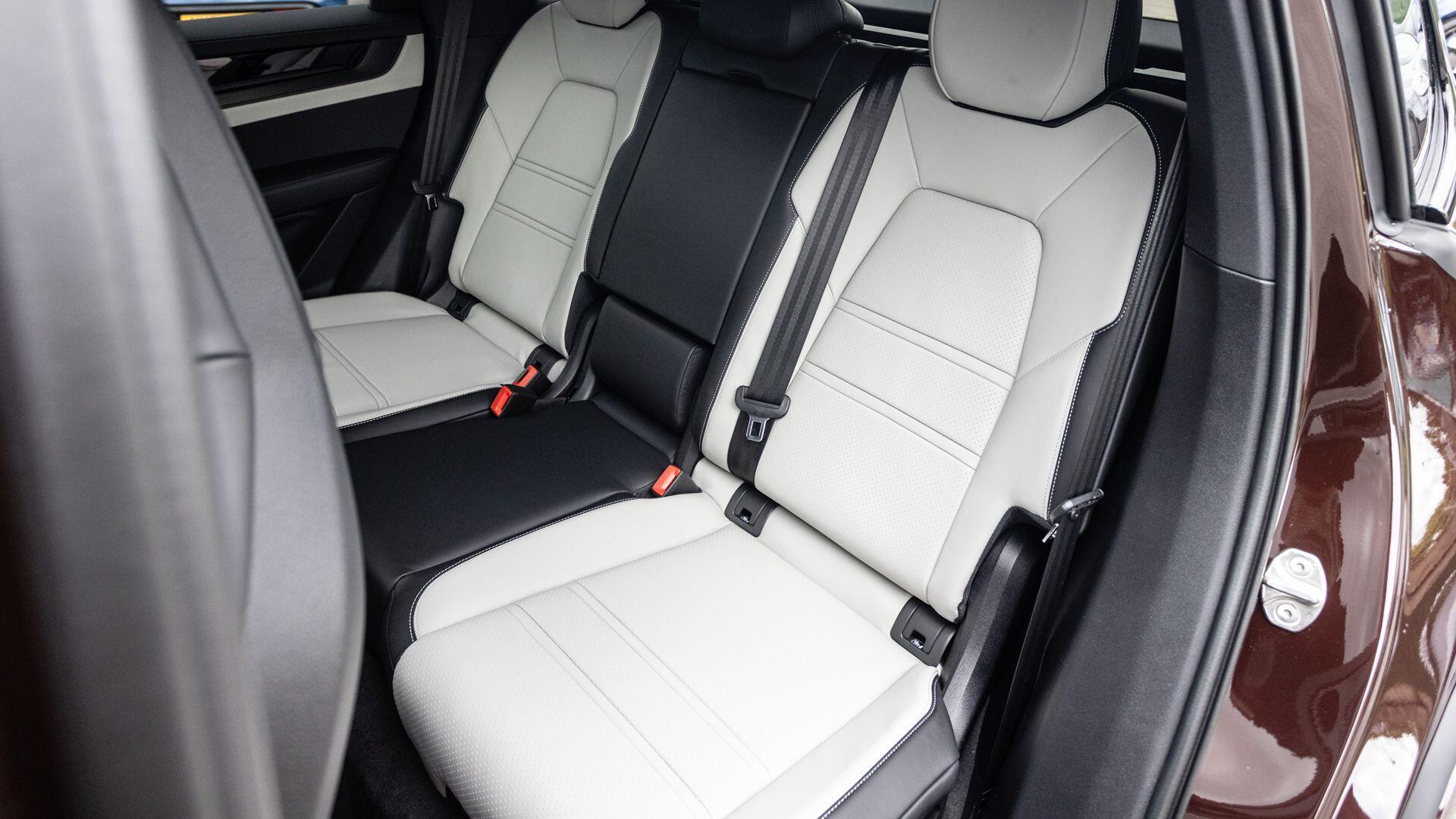Porsche Cayenne view 30