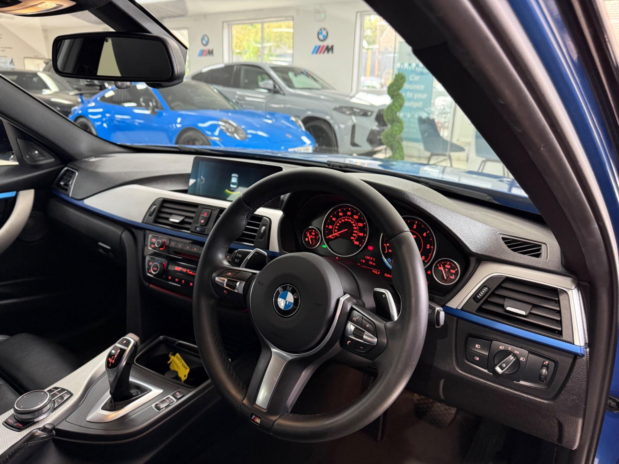 BMW 3 Series view 28