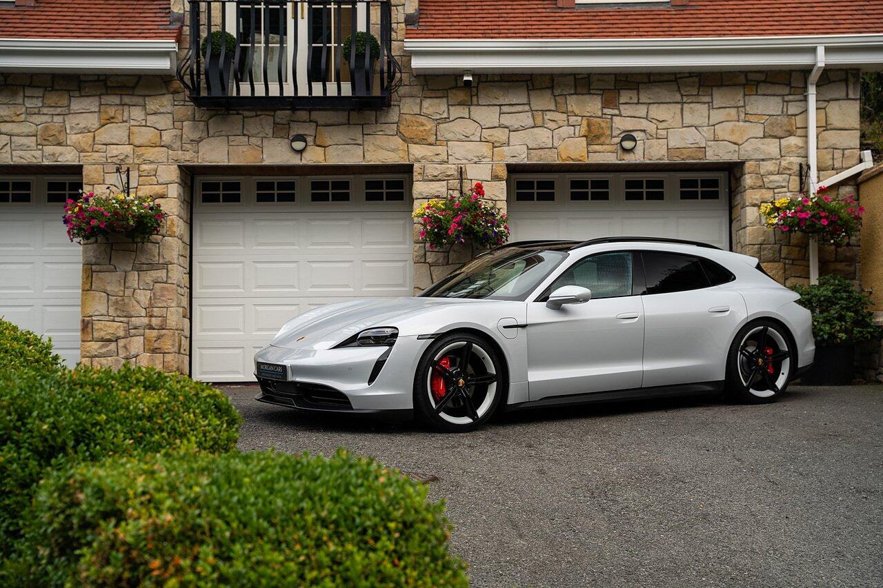 Porsche Taycan view 34