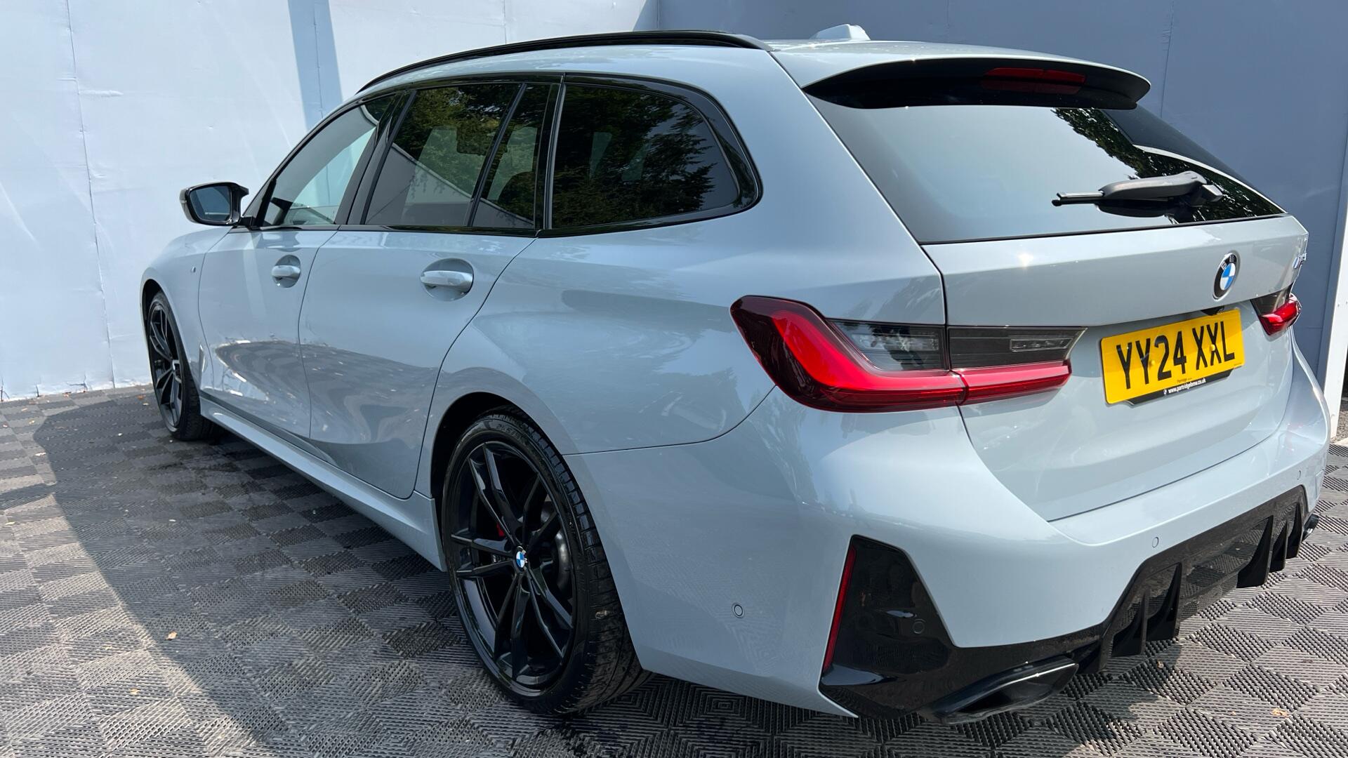 BMW 3 Series view 36