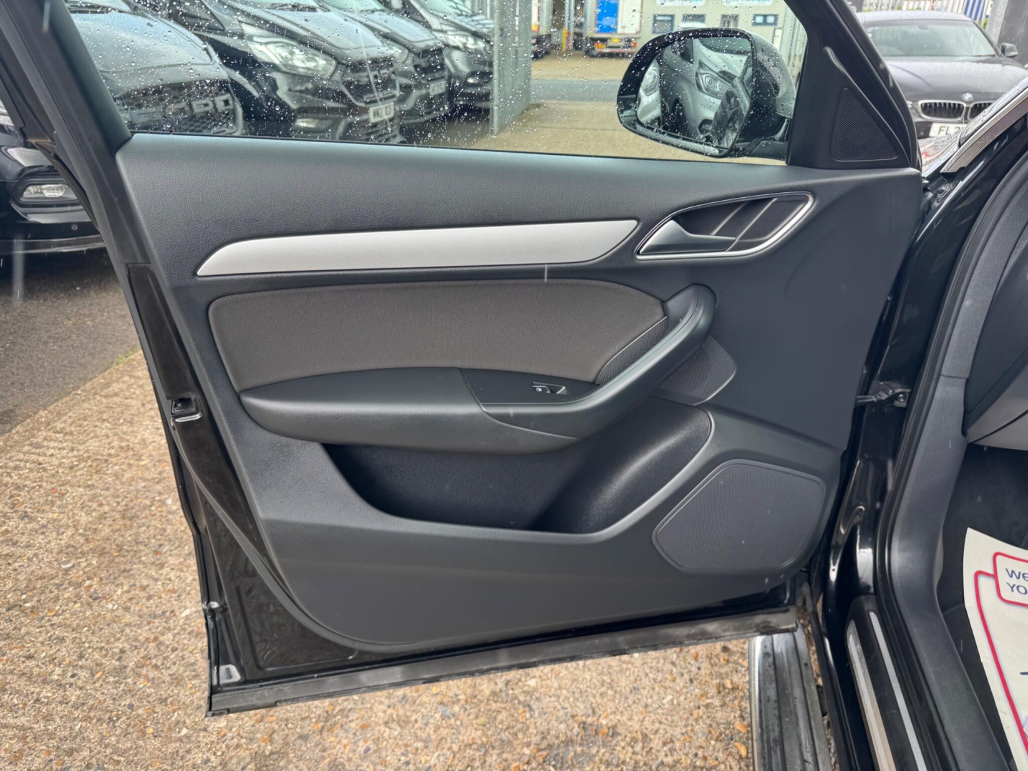 Audi Q3 view 45