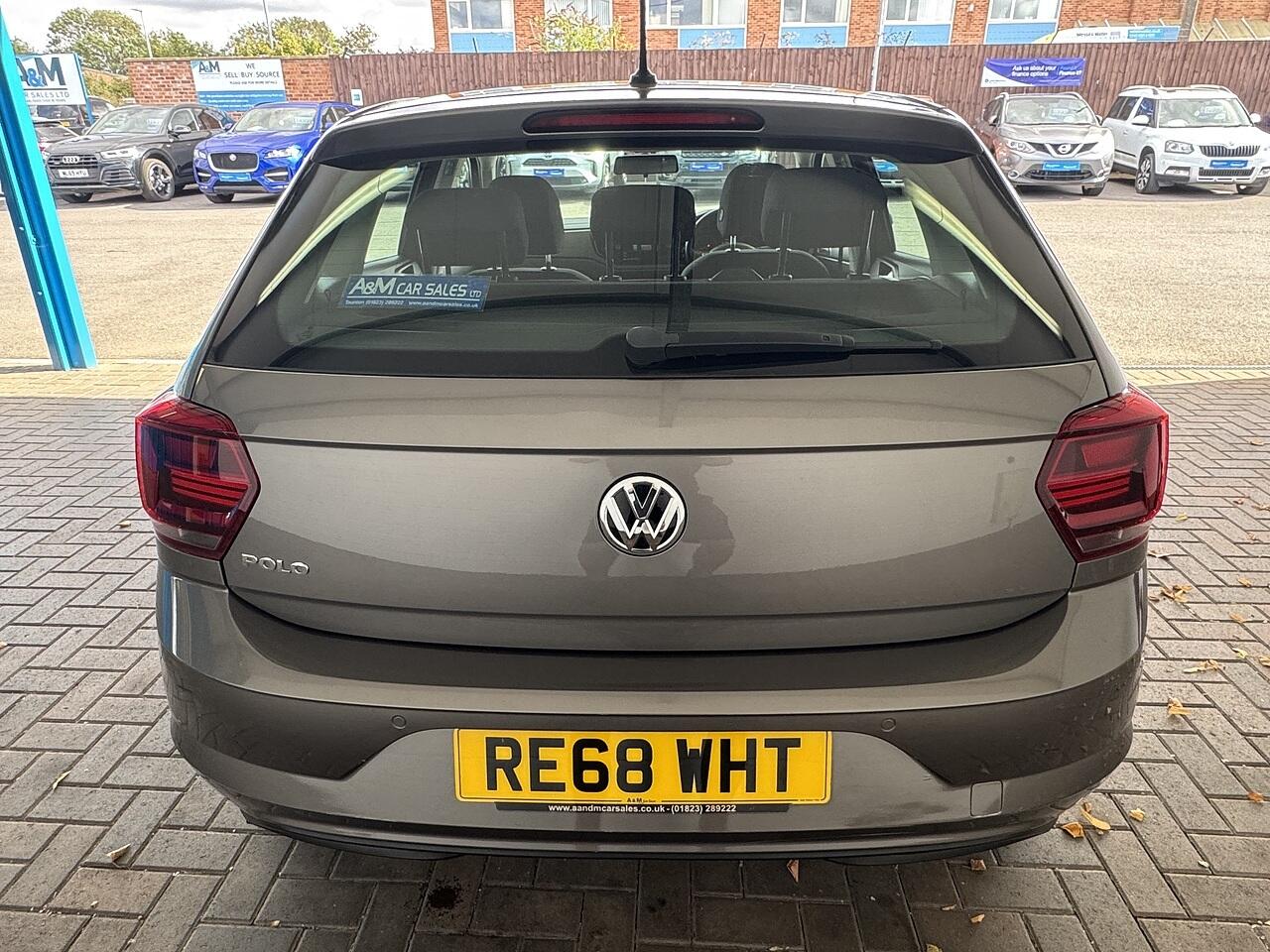 Volkswagen Polo view 4