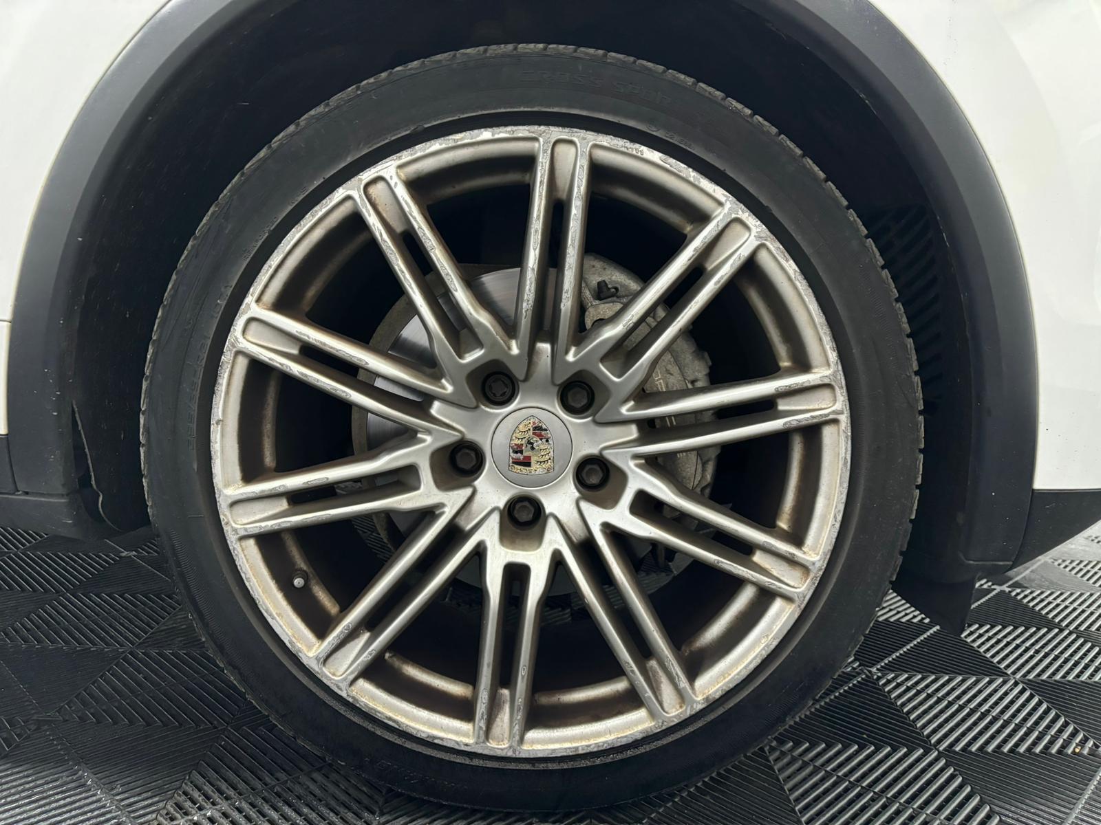 Porsche Cayenne view 31
