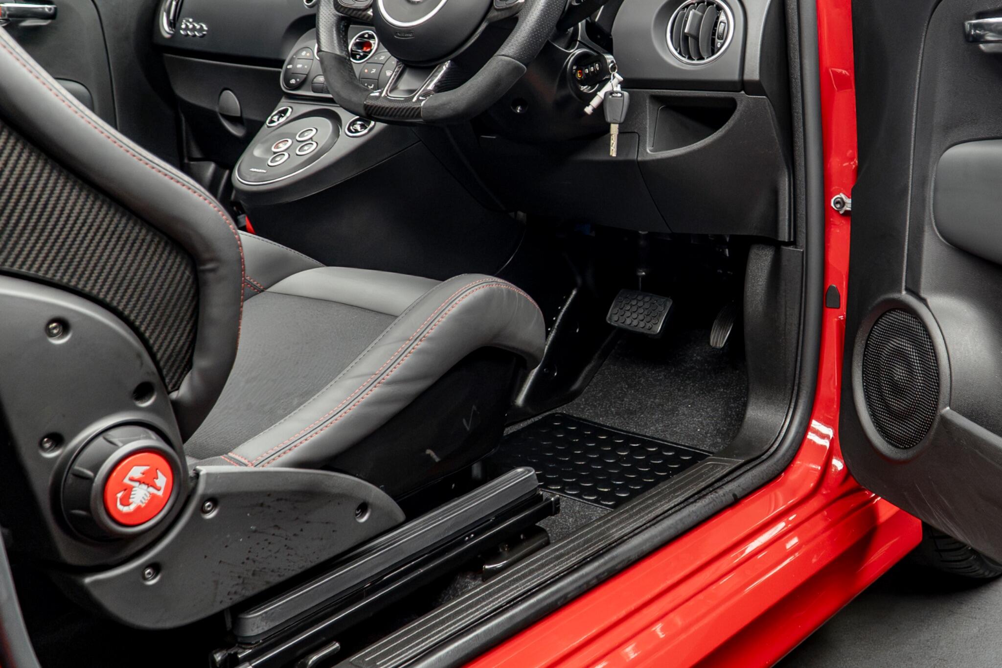 Abarth 695C view 44
