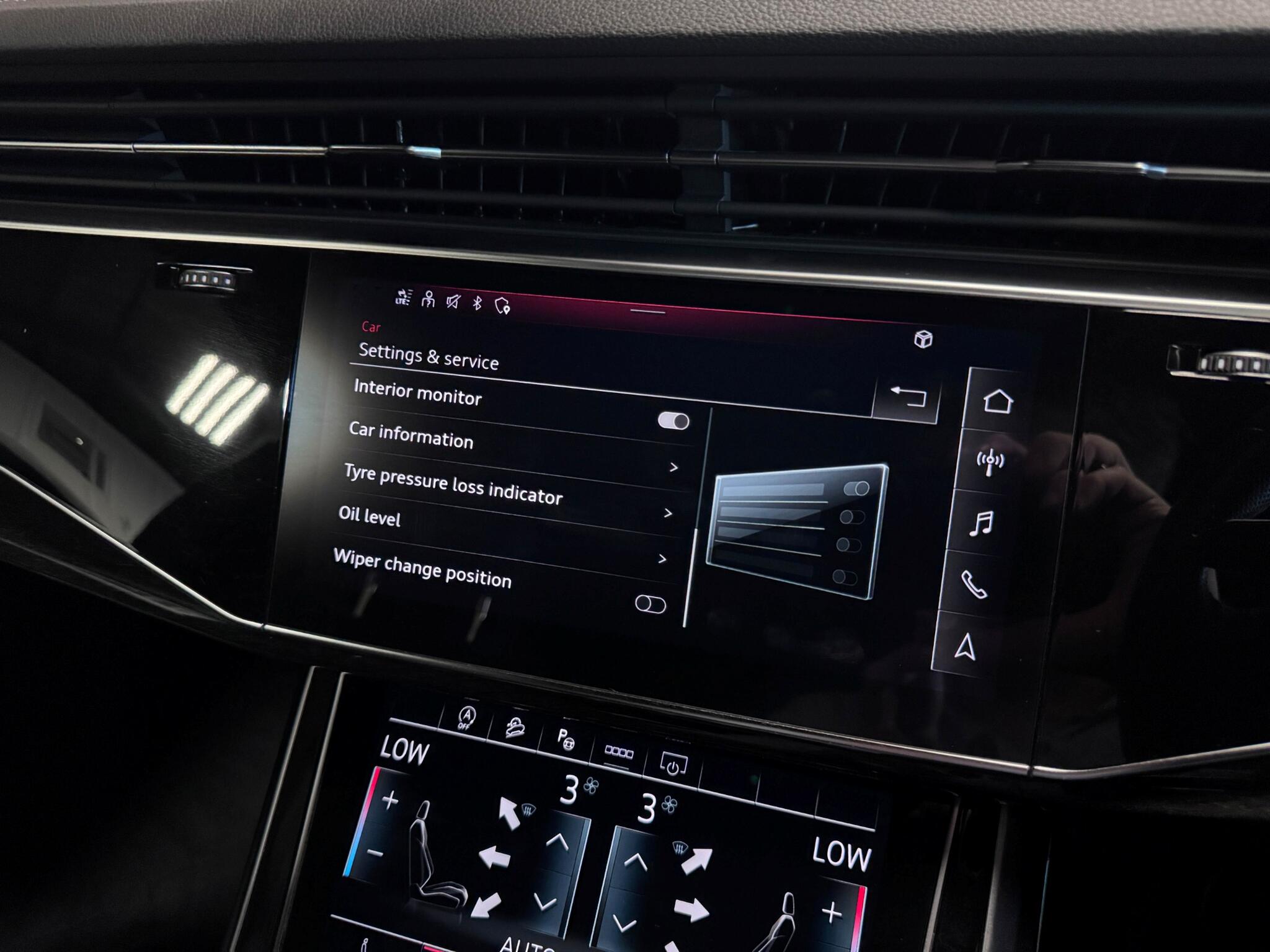 Audi Q8 view 65