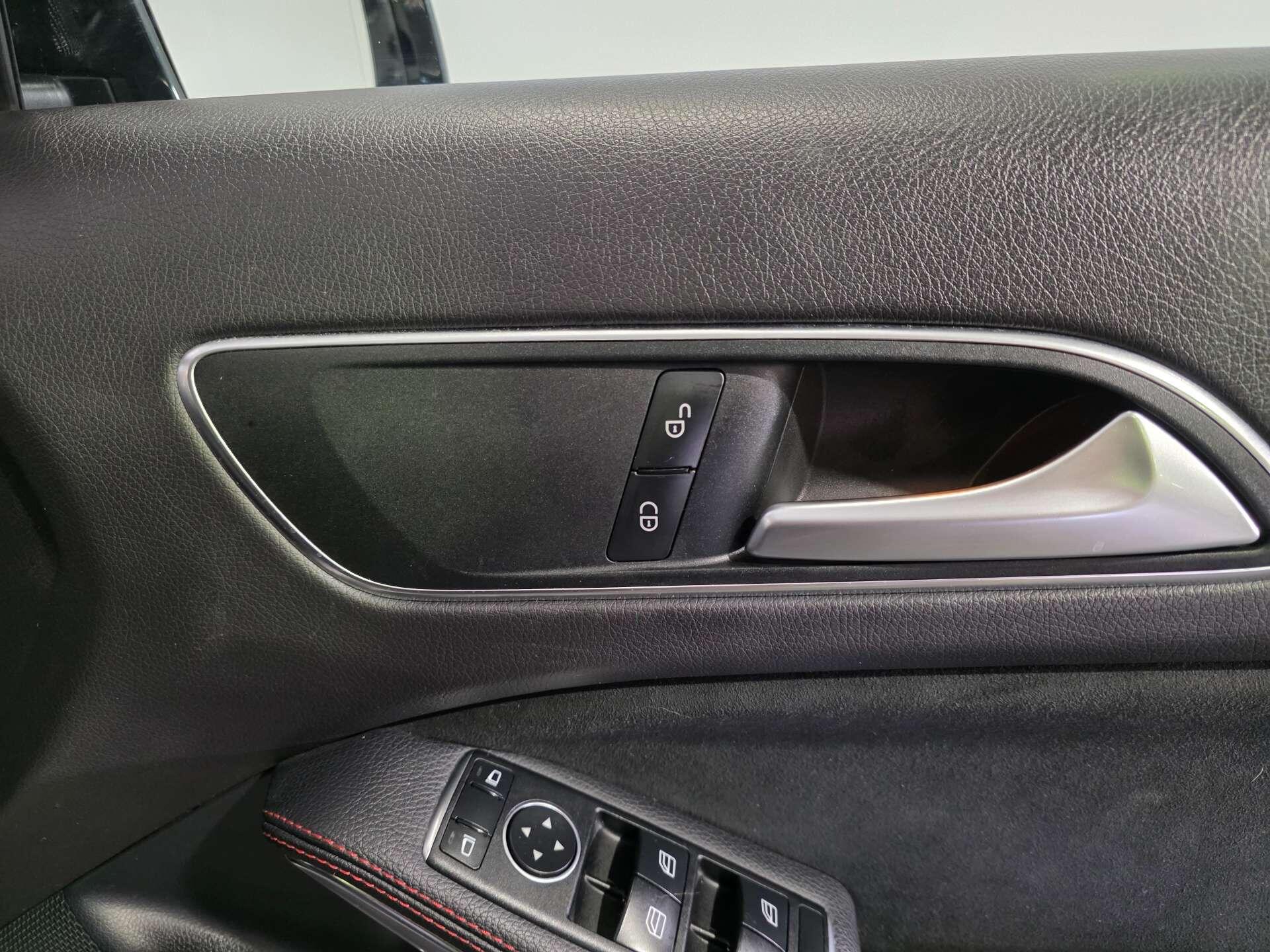 Mercedes-Benz GLA view 43