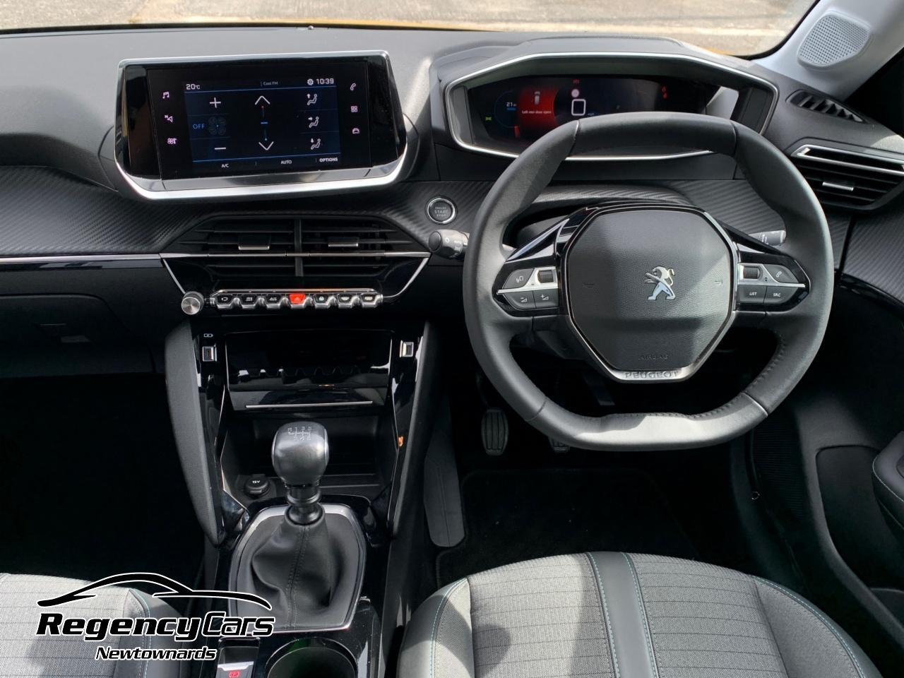 Peugeot 208 view 9