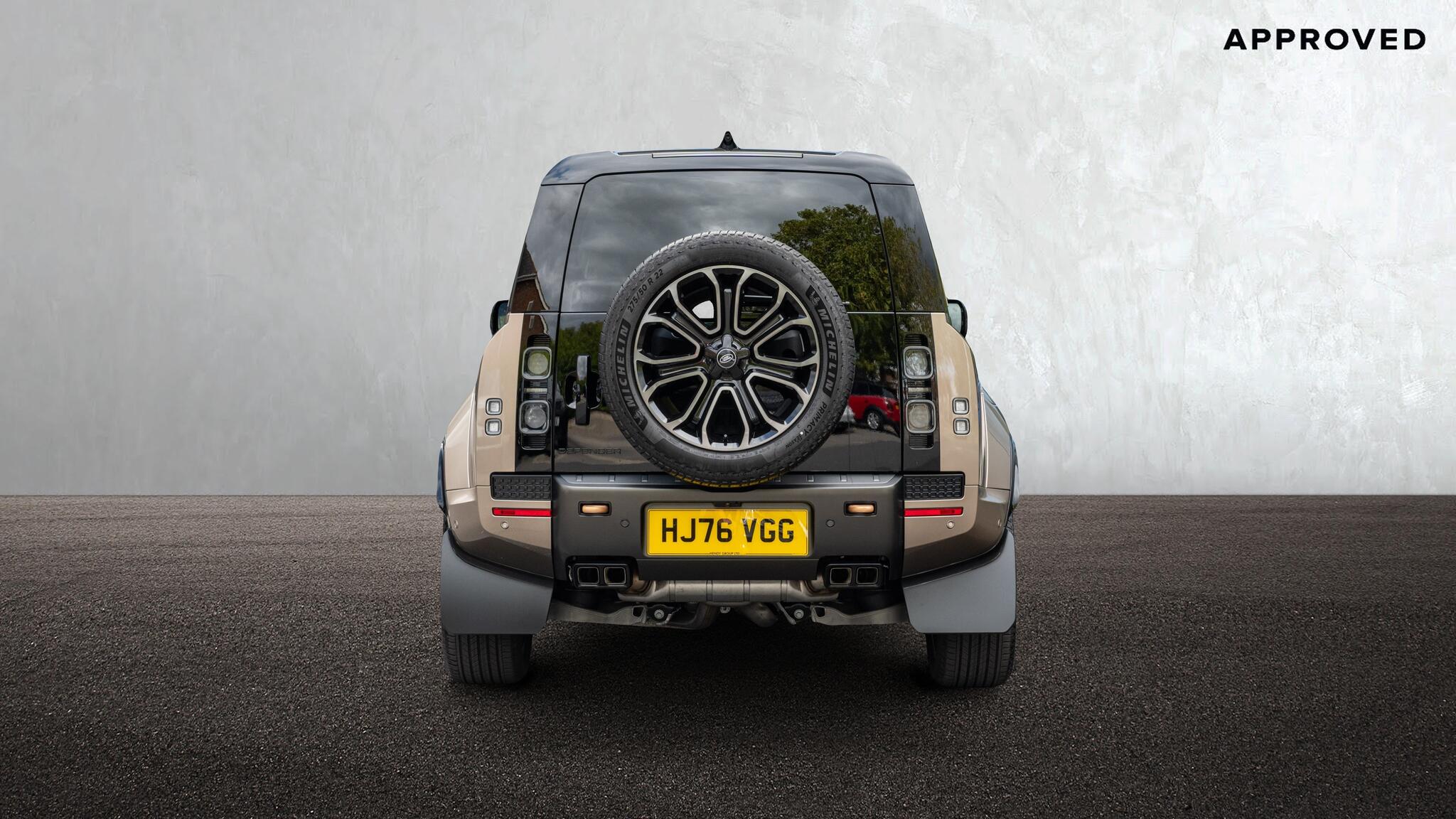 Land Rover Defender view 6