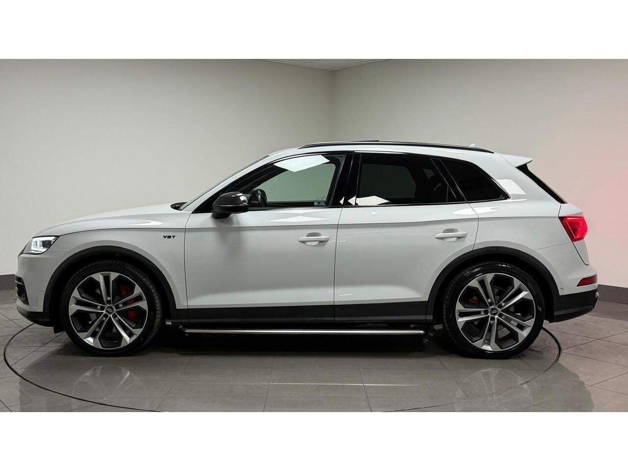 Audi SQ5 view 4