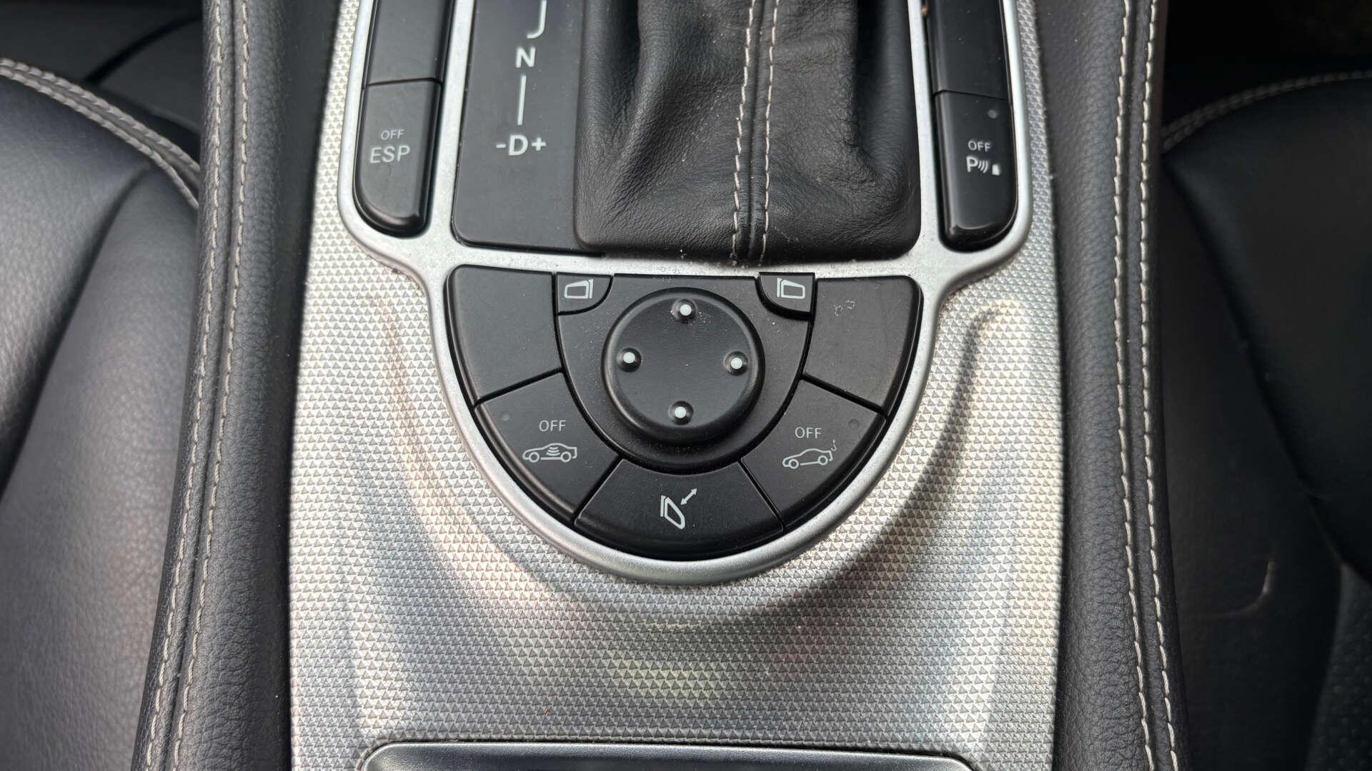 Mercedes-Benz SL view 32