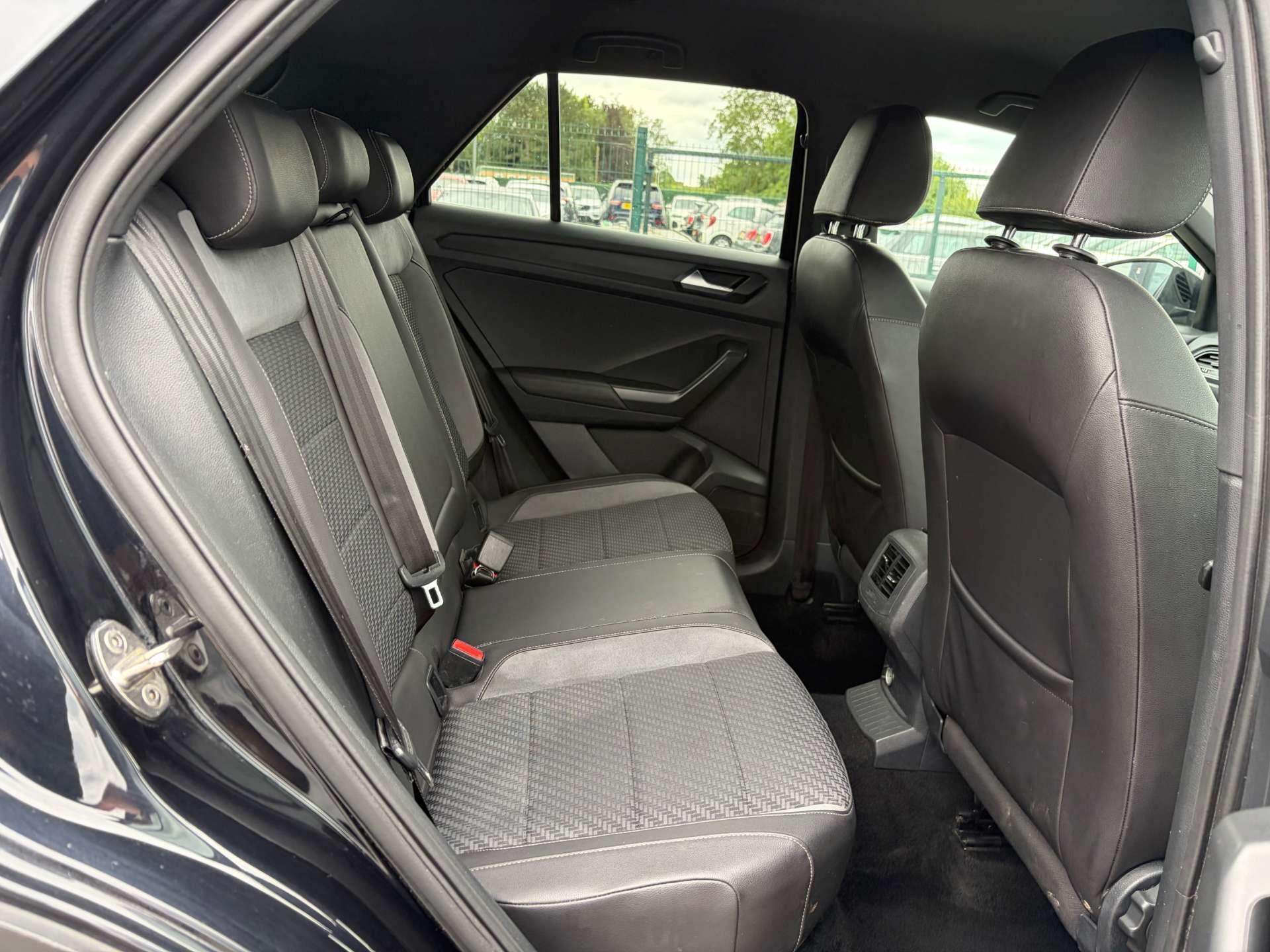 Volkswagen T-Roc view 26