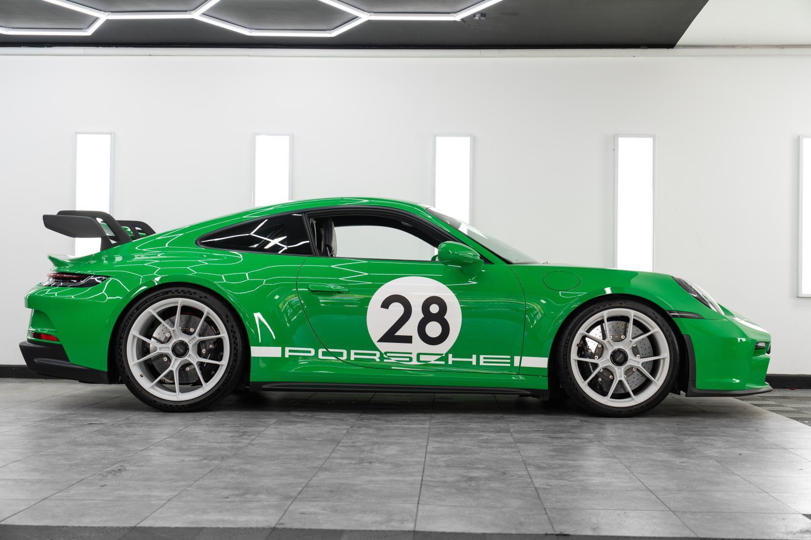 Porsche 911 view 5