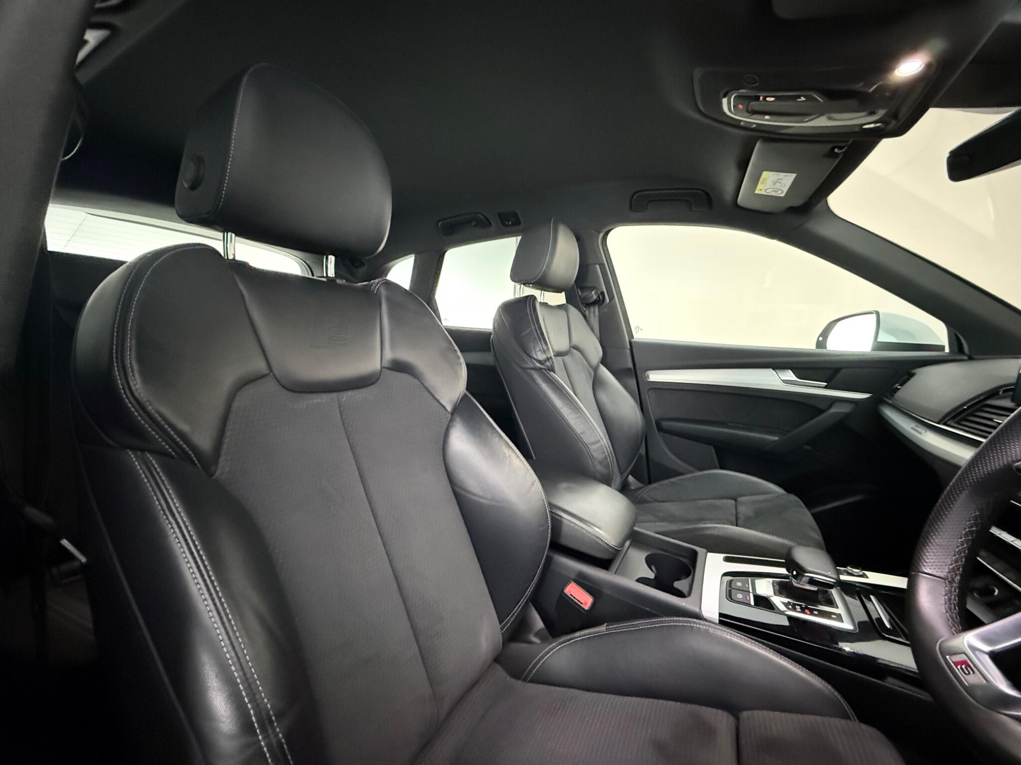 Audi Q5 view 8