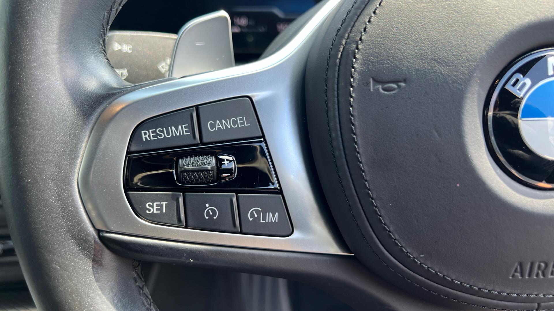 BMW 3 Series view 17