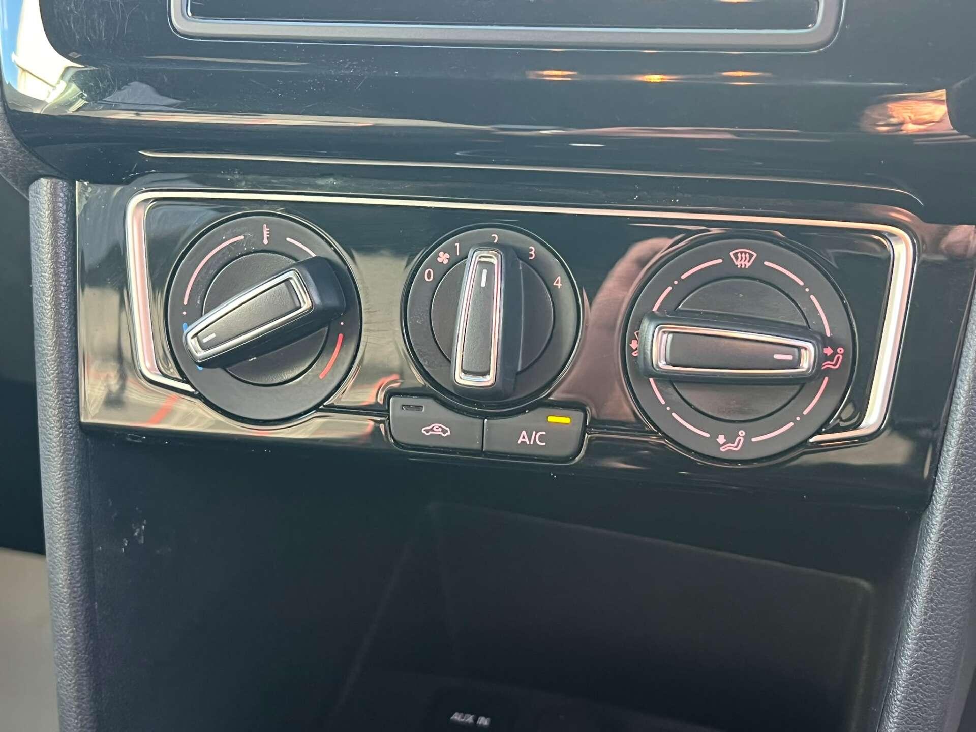 Volkswagen Polo view 12