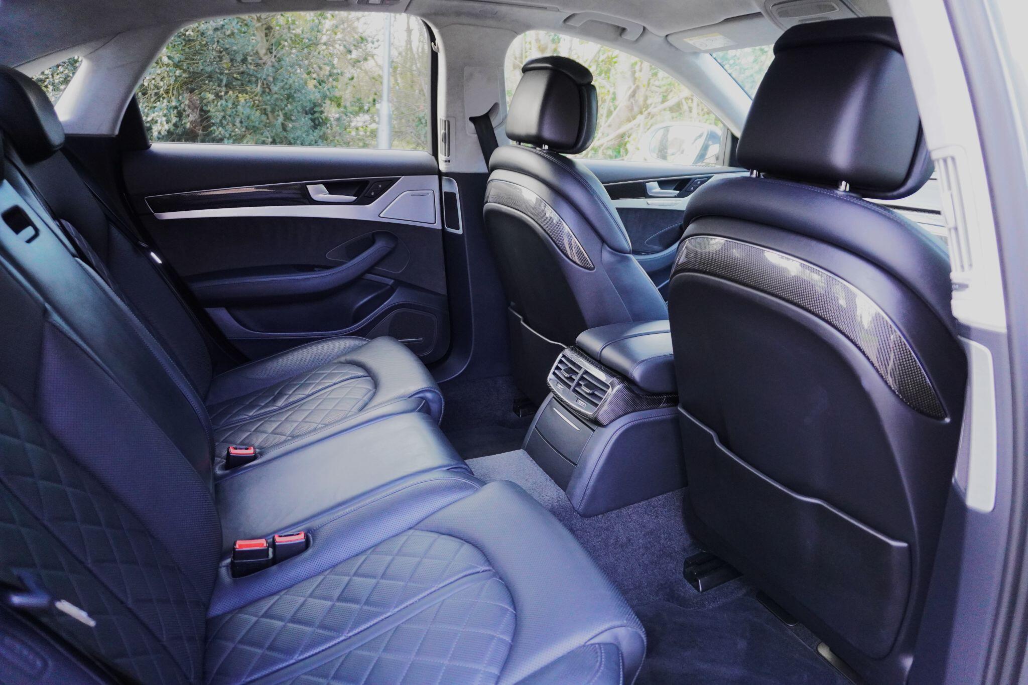 Audi S8 view 44