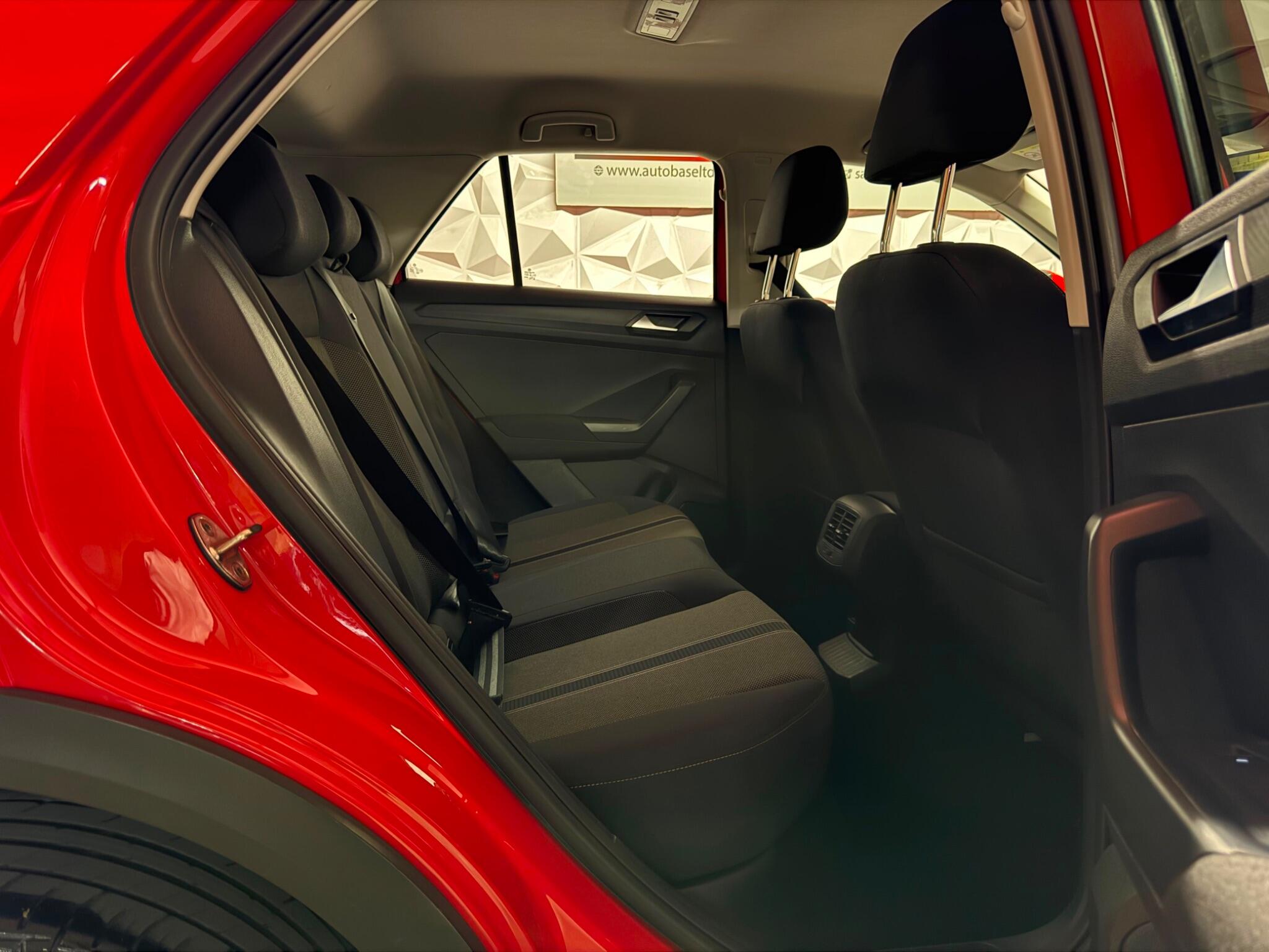Volkswagen T-Roc view 15