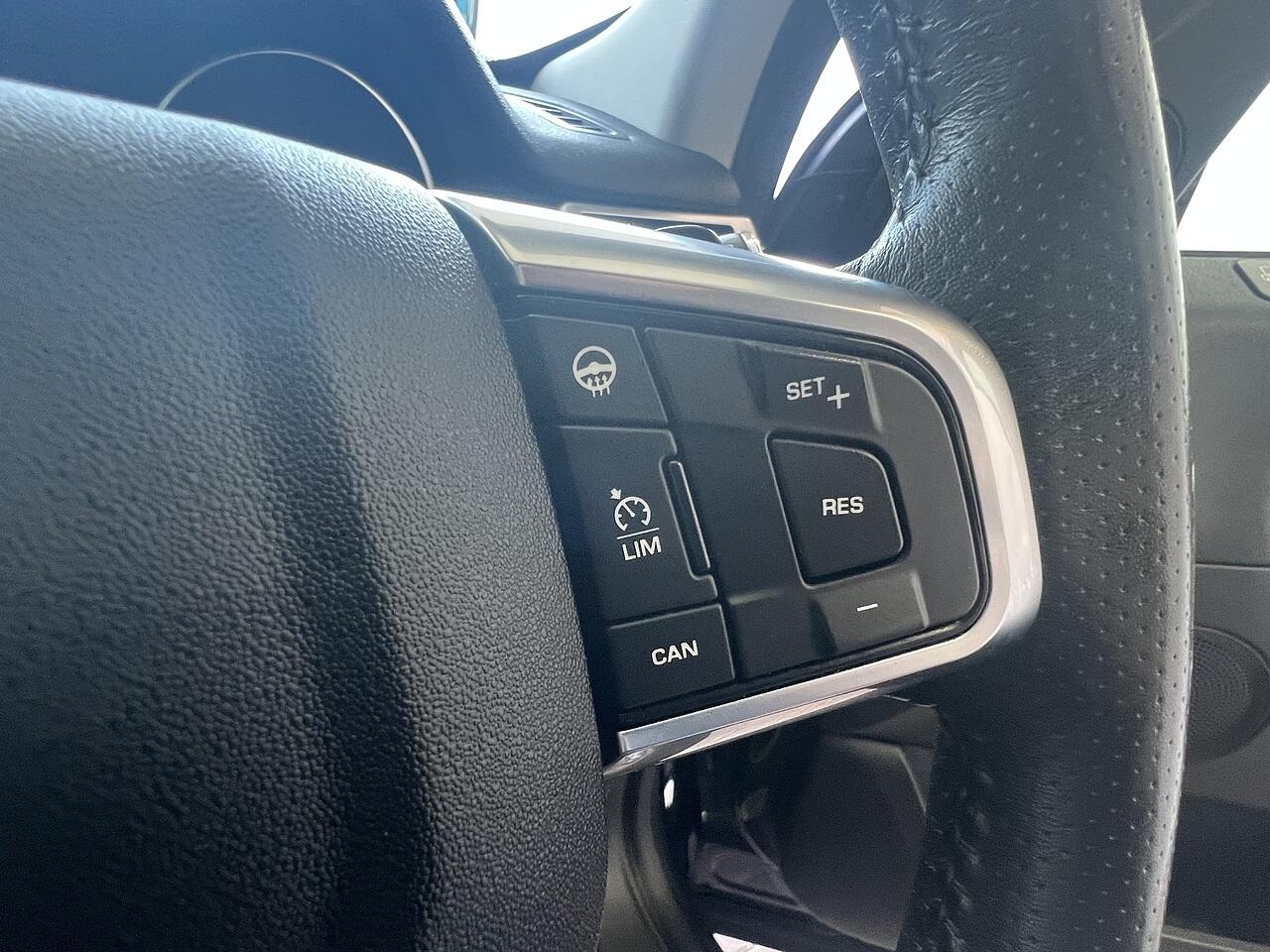 Land Rover Discovery Sport view 21