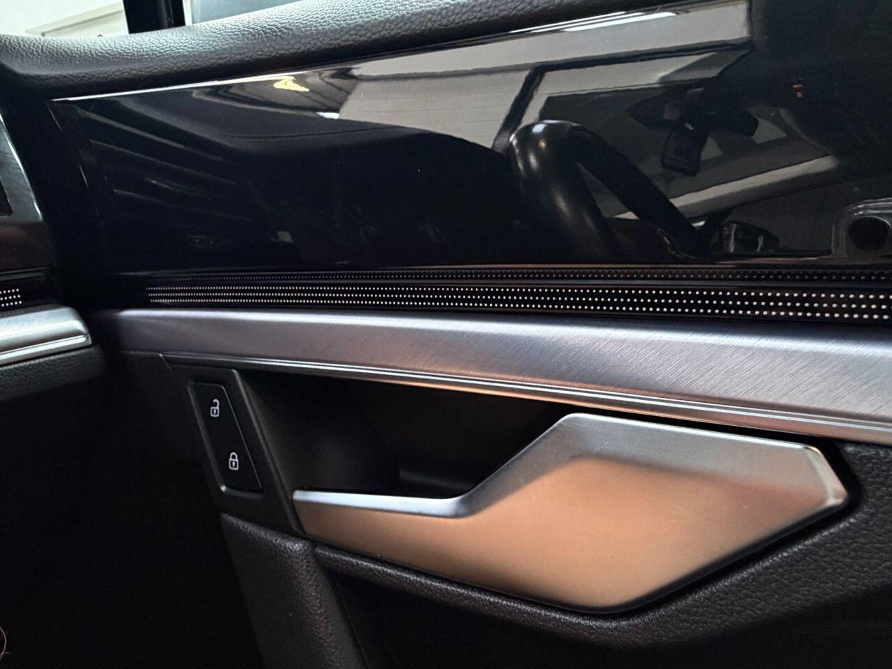 Volkswagen Touareg view 22