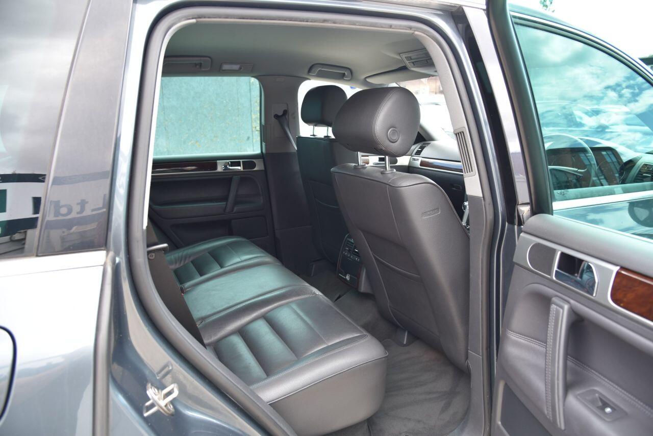 Volkswagen Touareg view 22