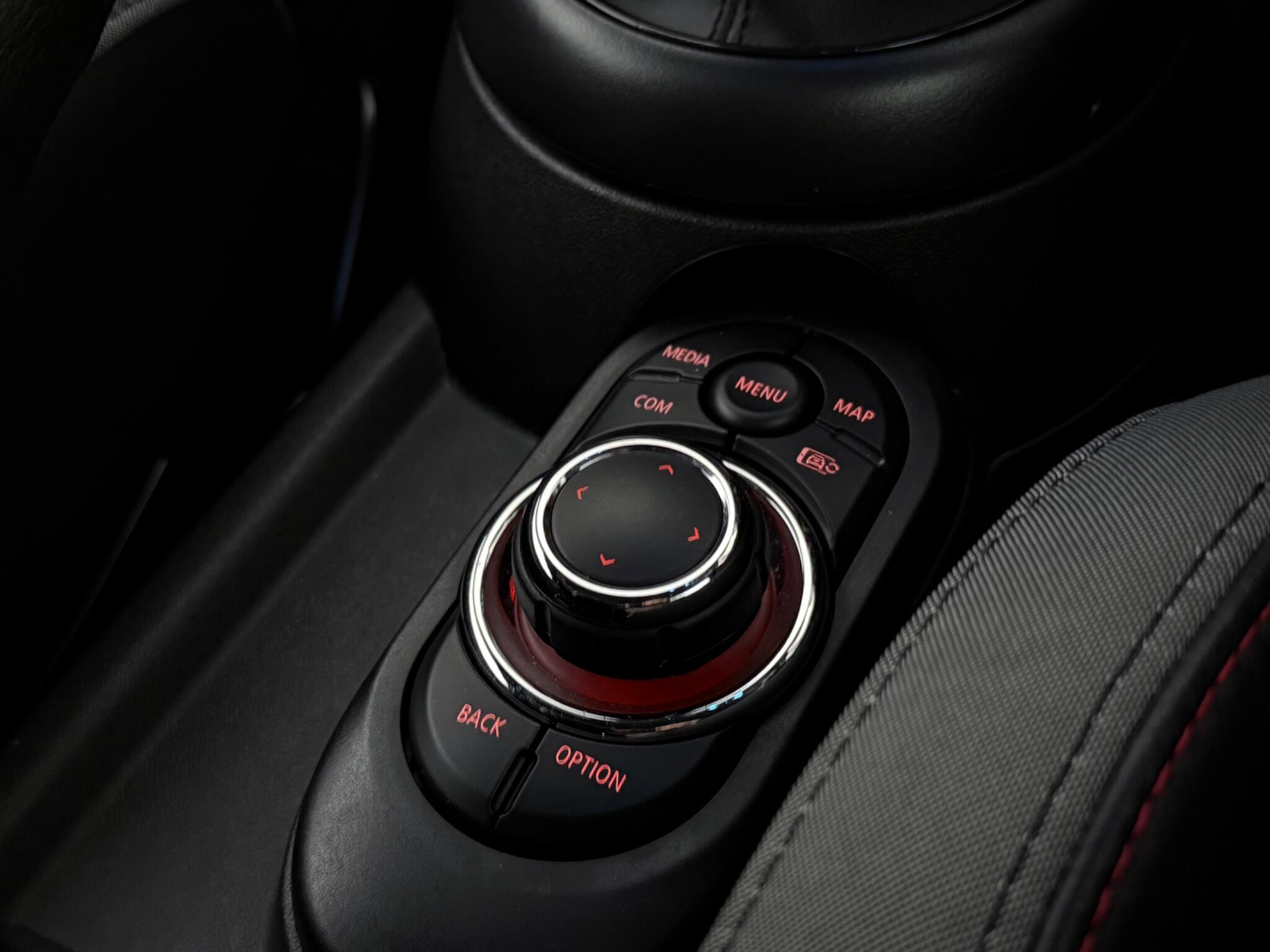Mini Convertible view 19