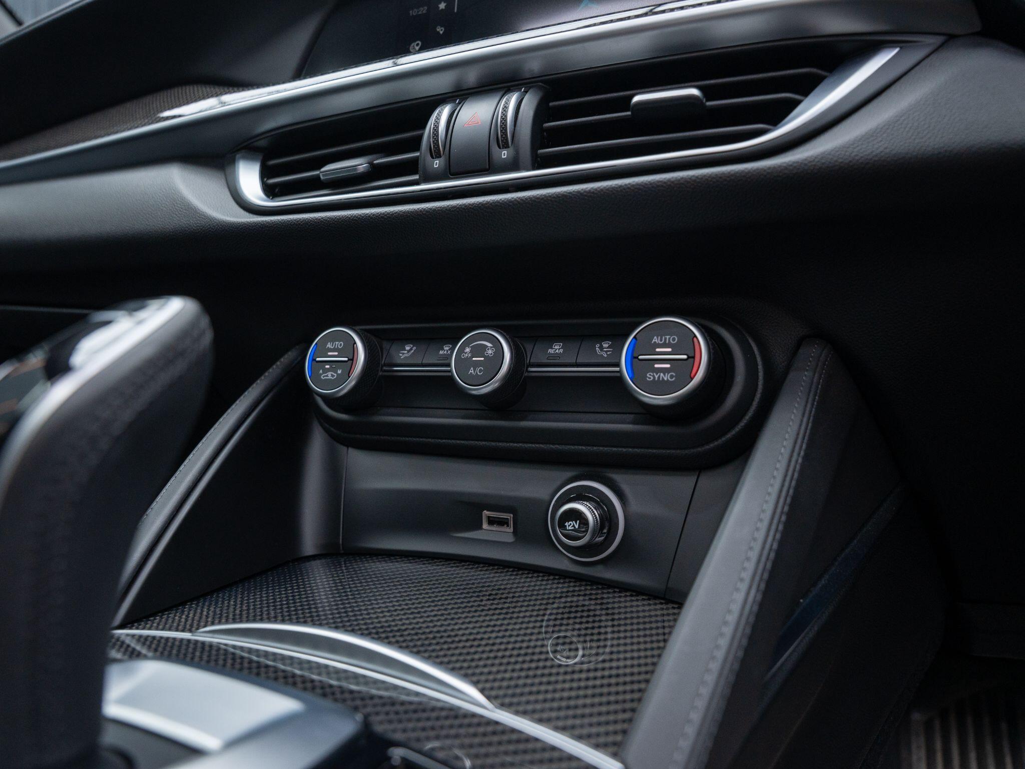 Alfa Romeo Stelvio view 37