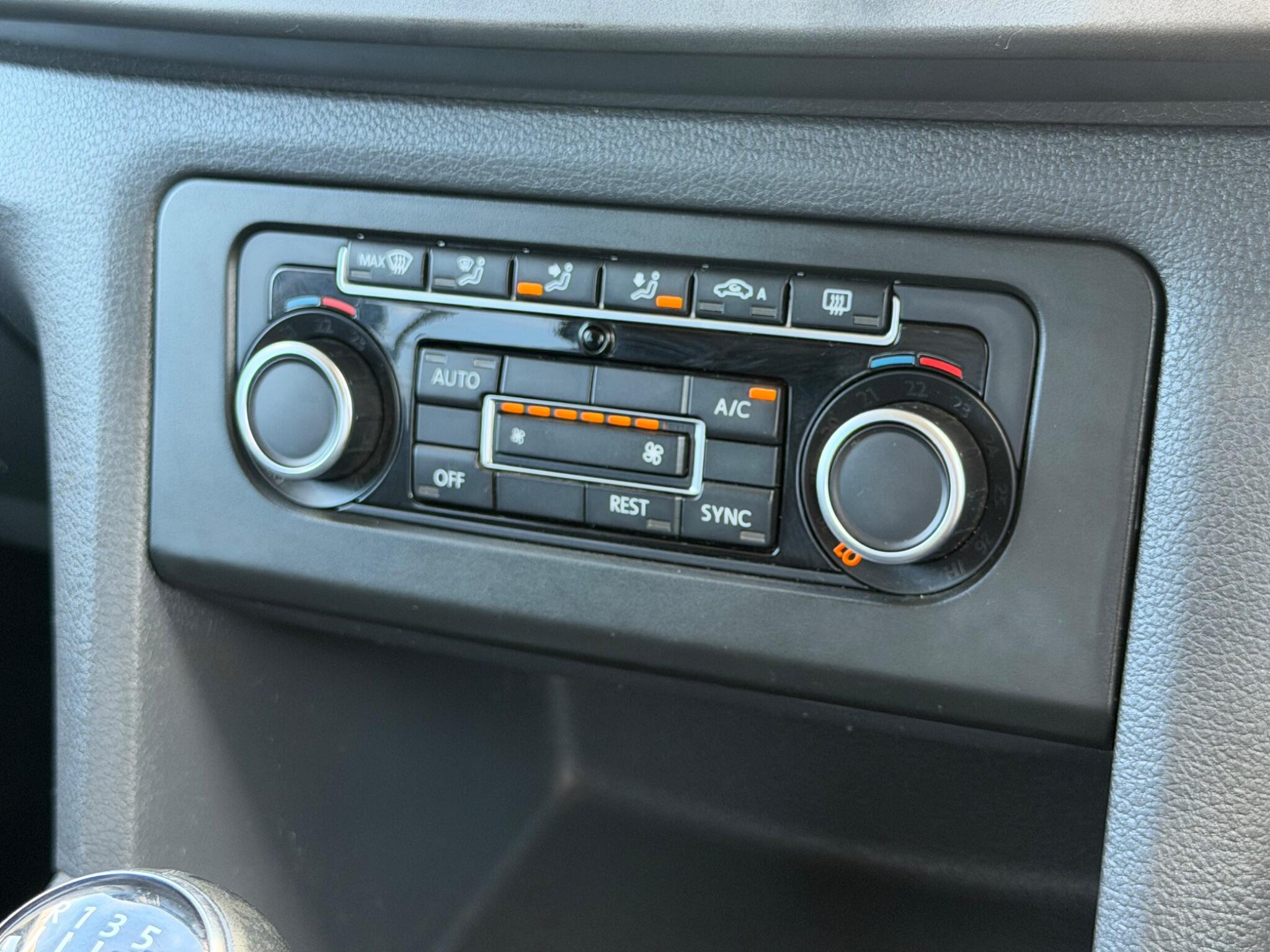 Volkswagen Amarok view 33