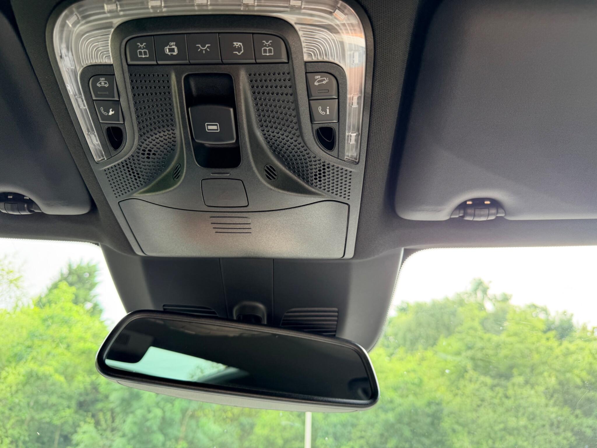 Mercedes-Benz V-Class view 23