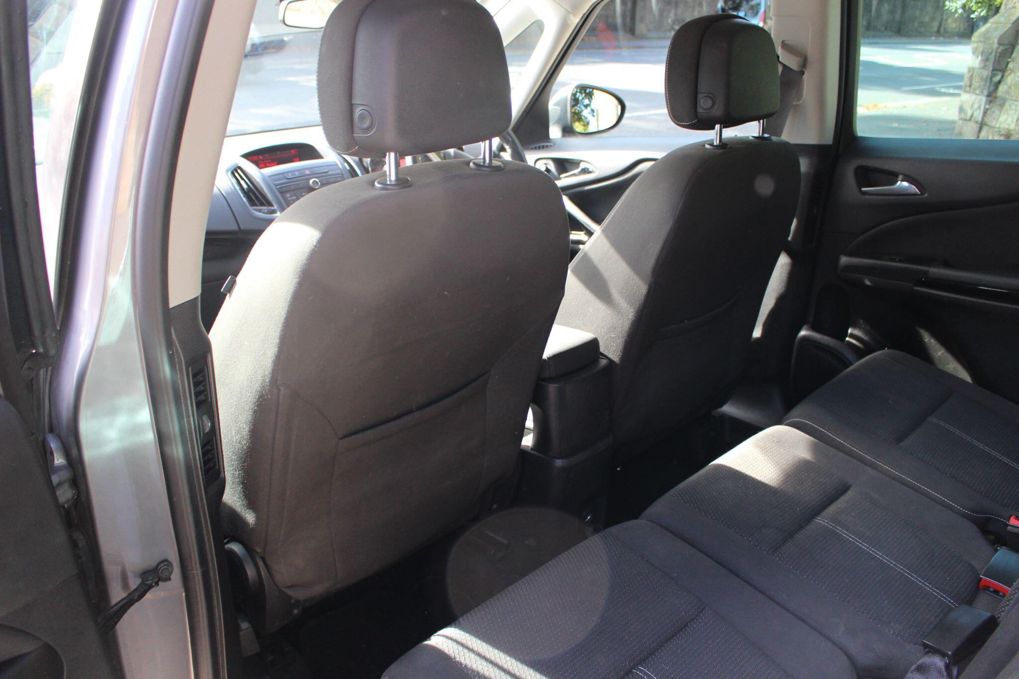 Vauxhall Zafira Tourer view 14