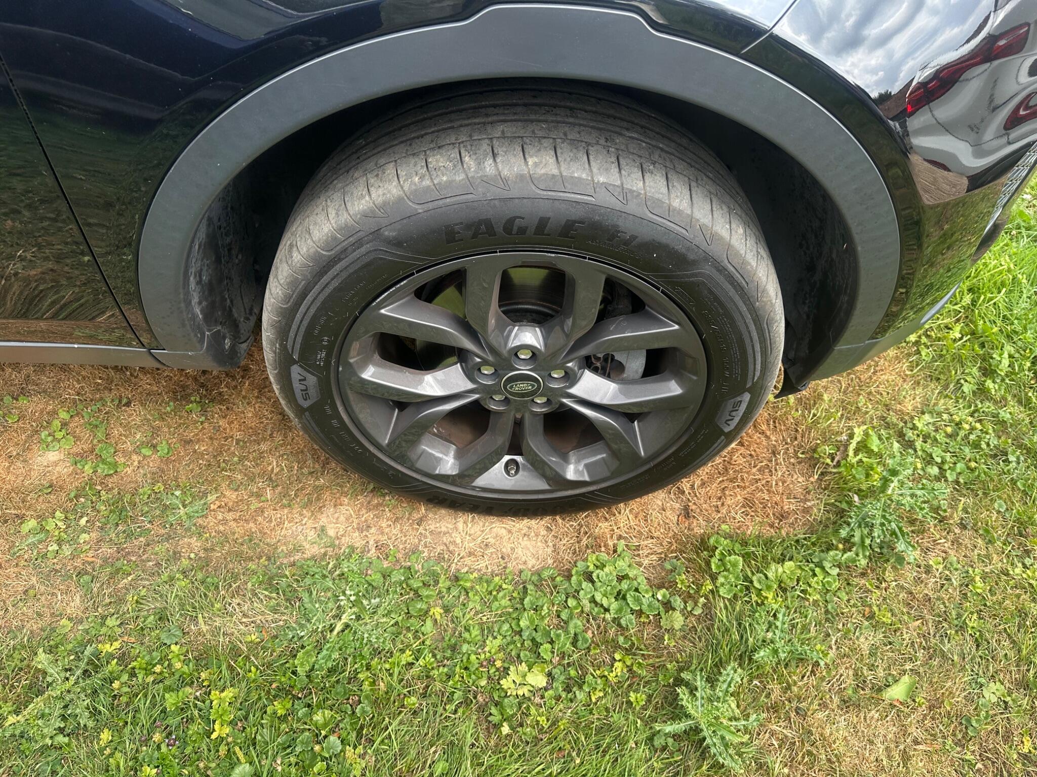 Land Rover Discovery Sport view 17