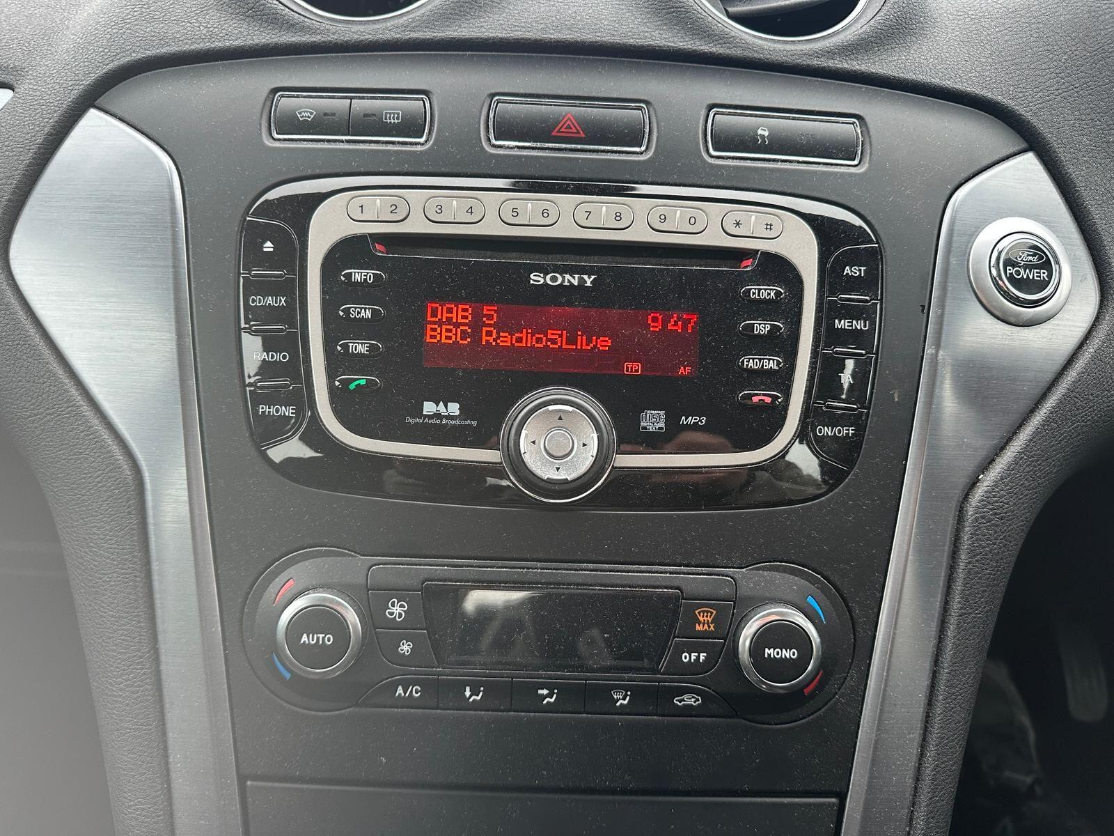 Ford Mondeo view 10