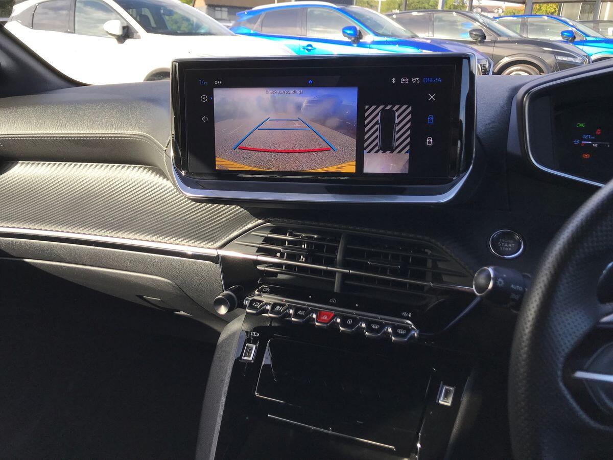Peugeot 208 view 13