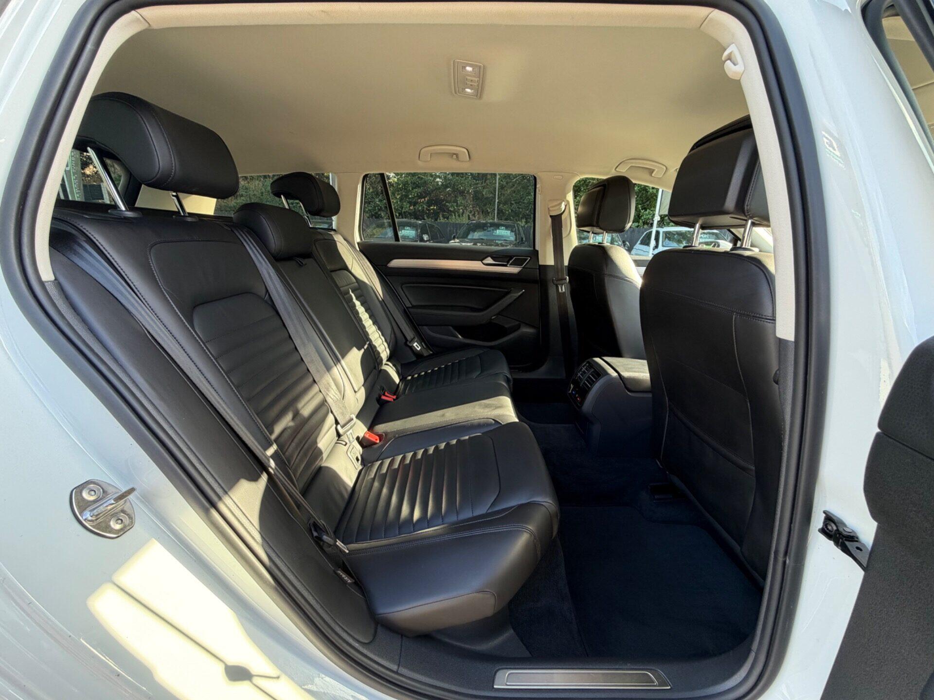 Volkswagen Passat view 25