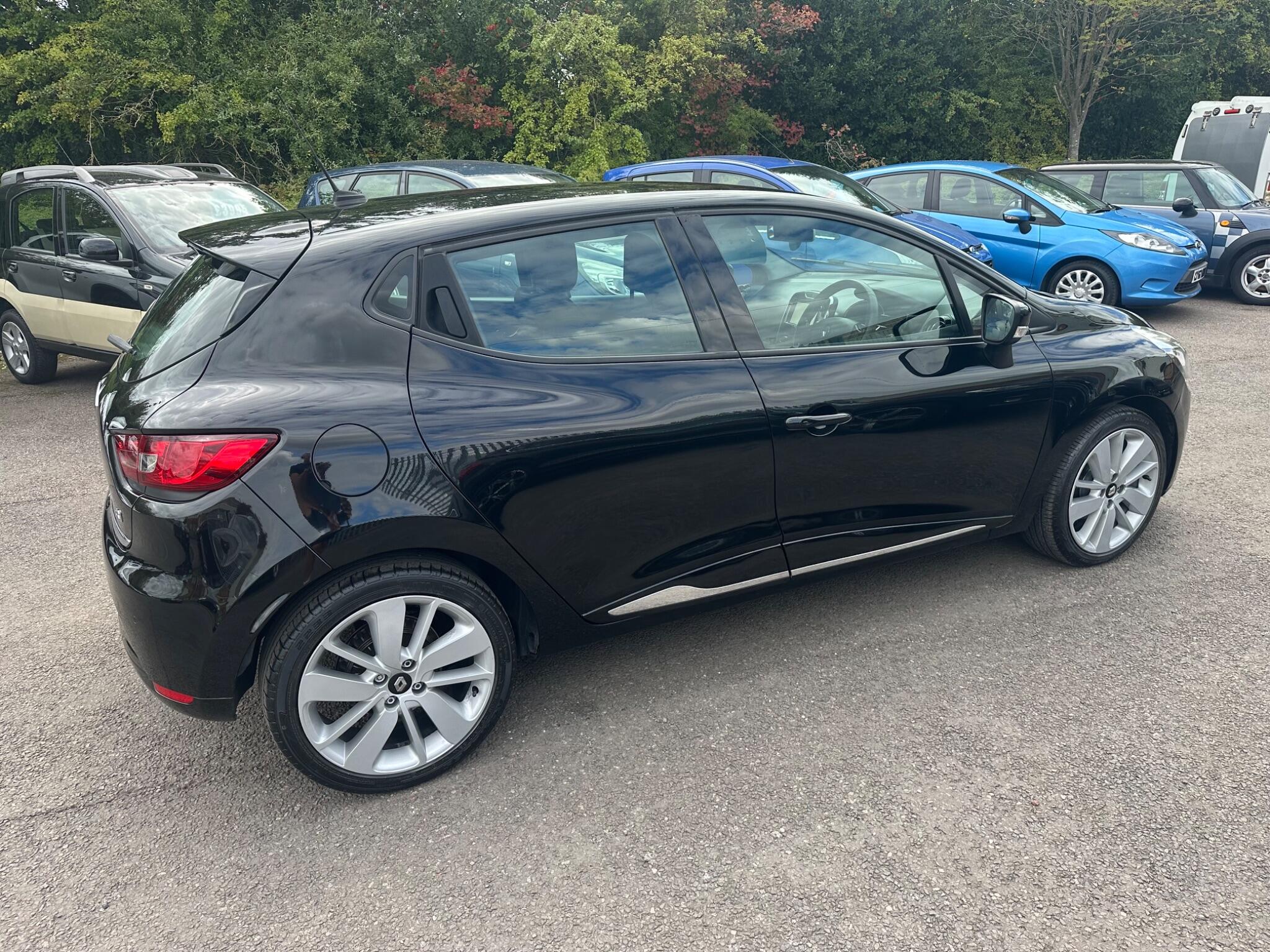 Renault Clio view 9