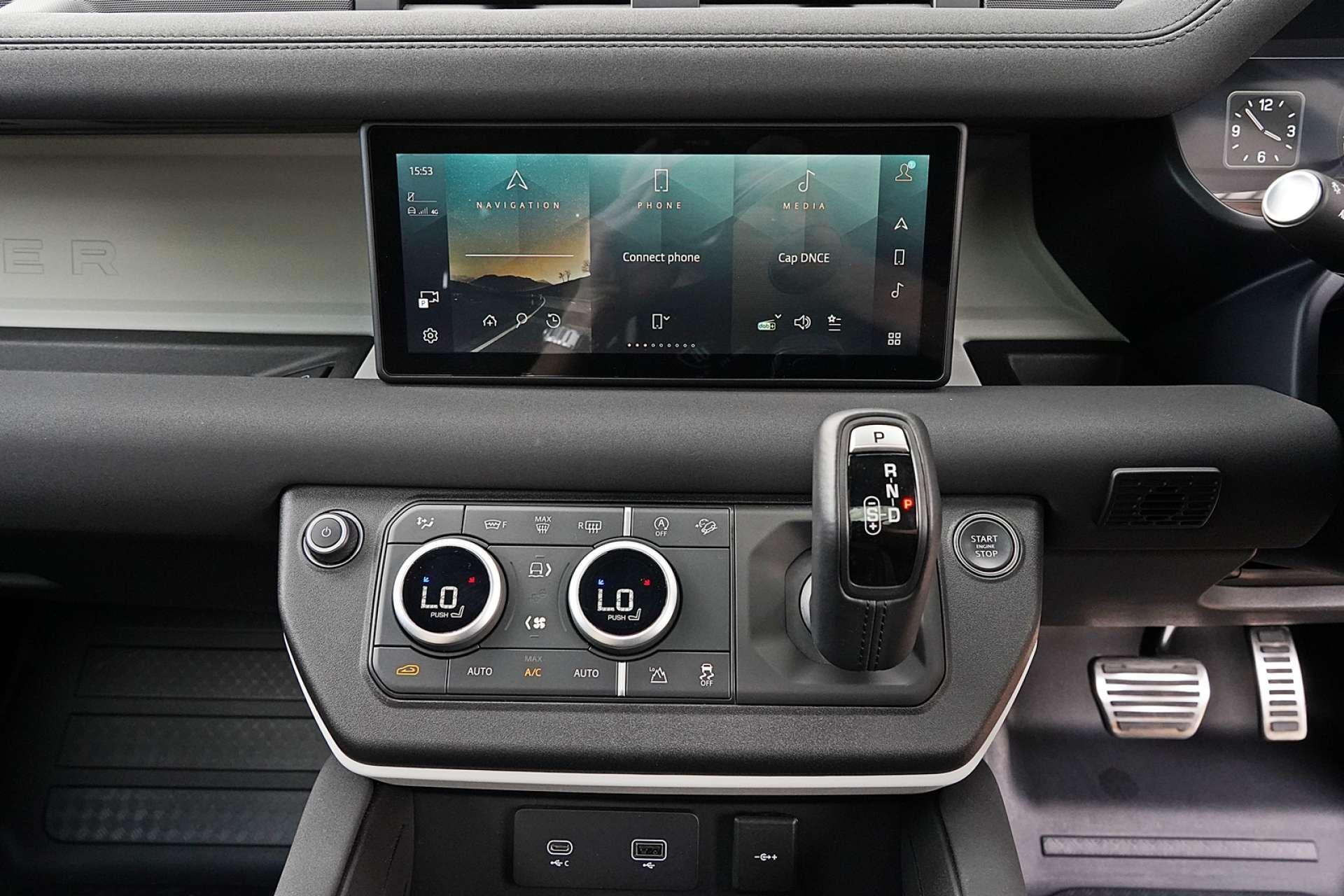 Land Rover Defender view 24