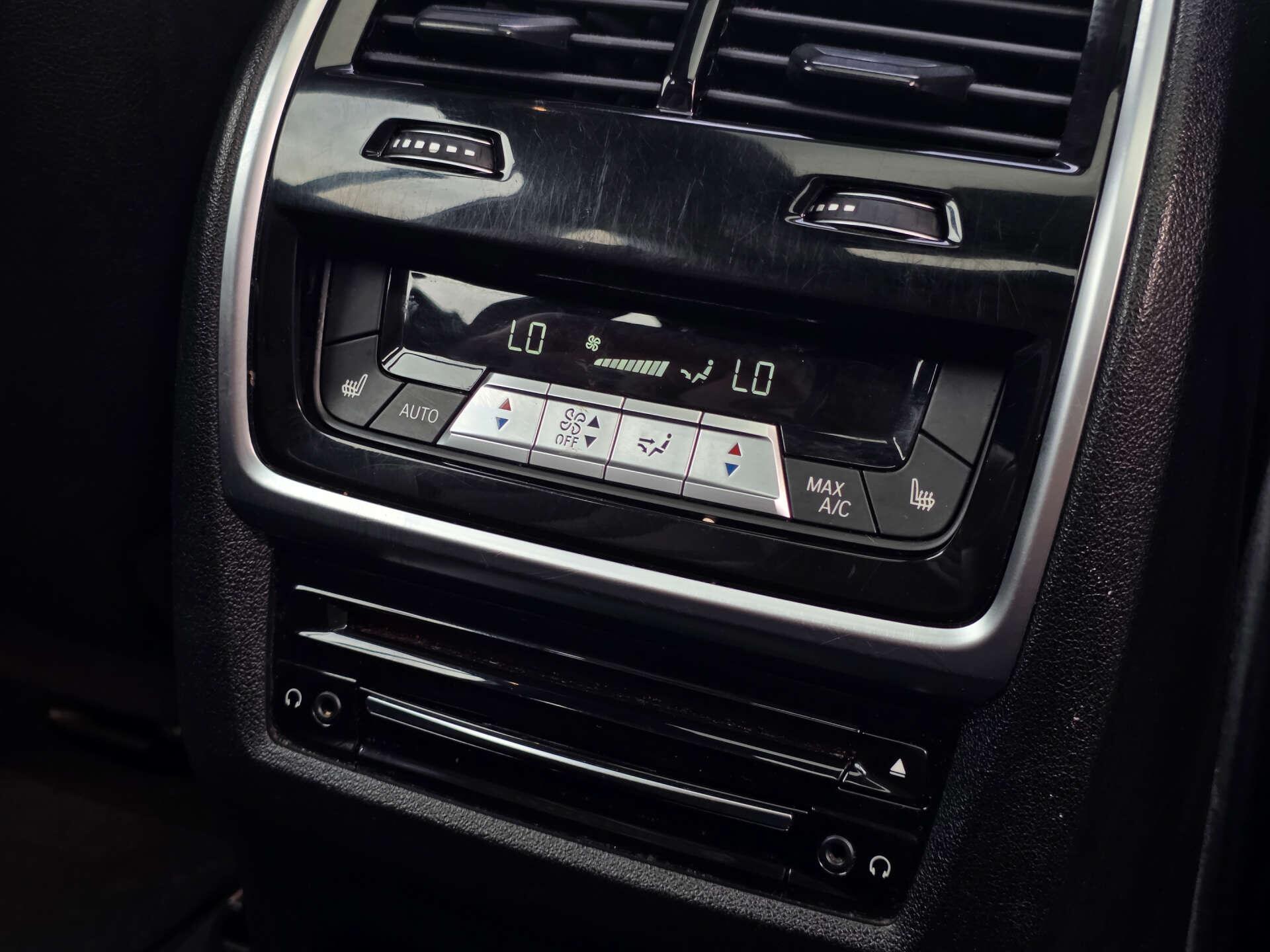 BMW X7 view 60
