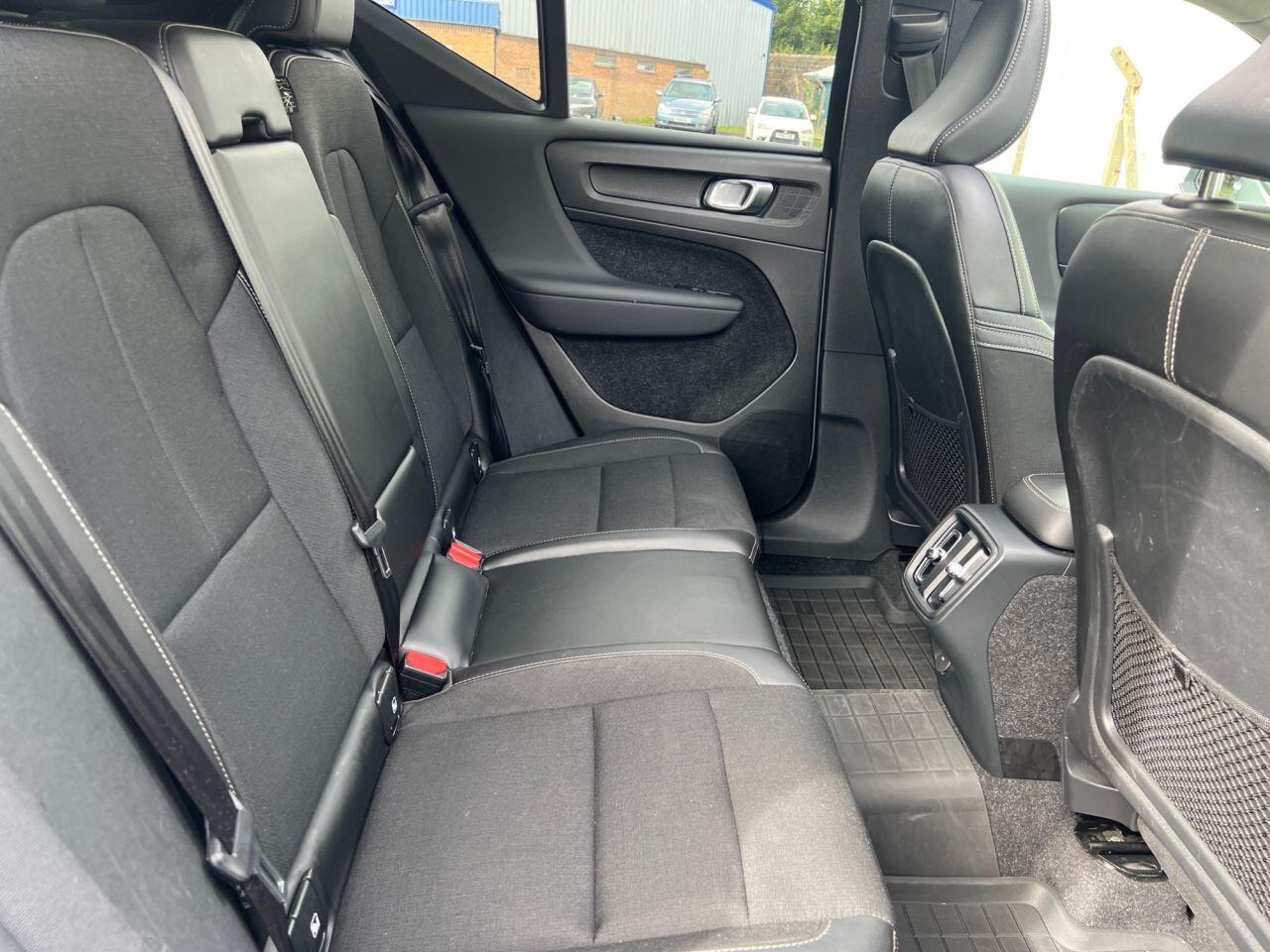 Volvo XC40 view 9