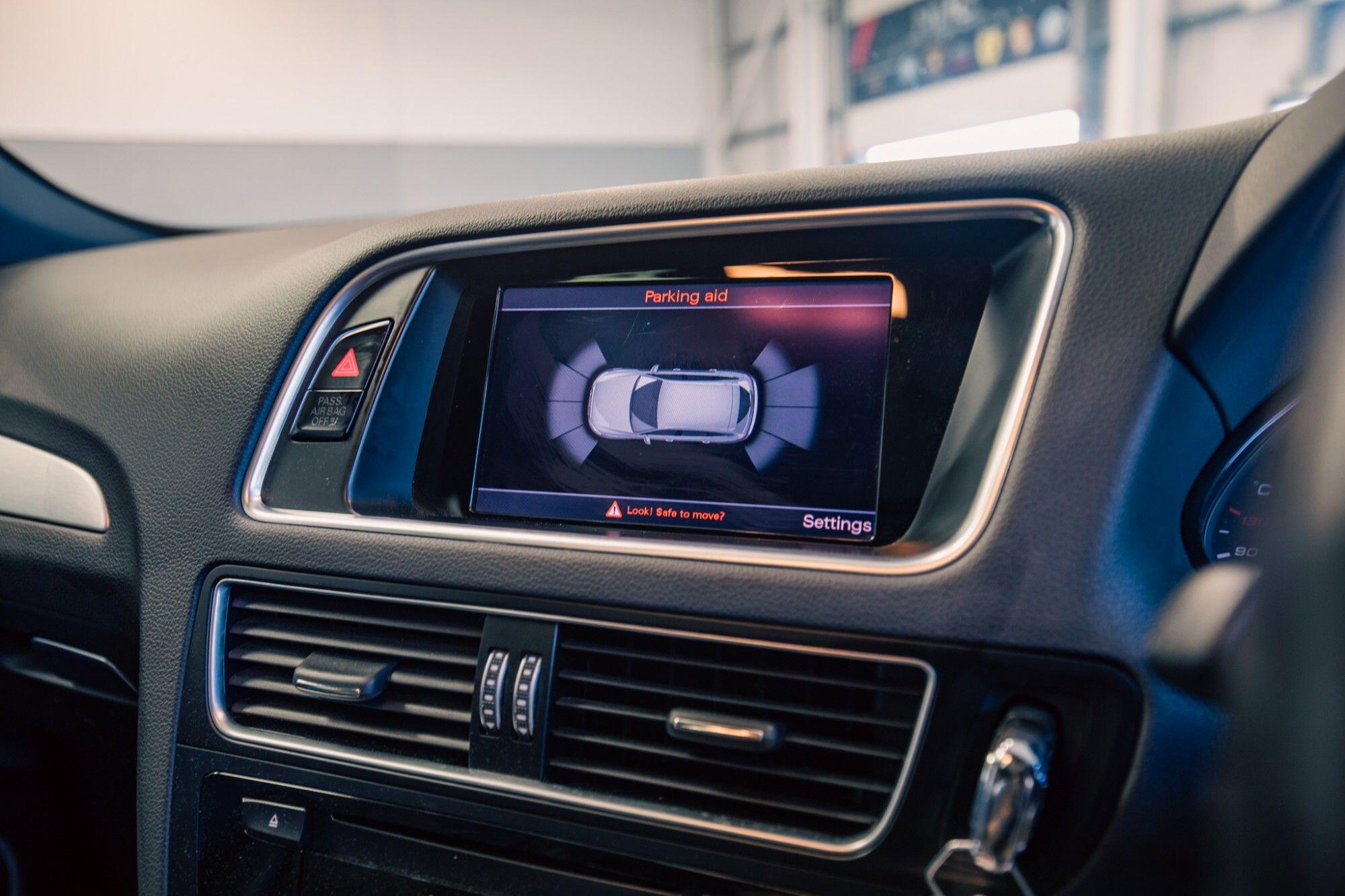 Audi SQ5 view 18
