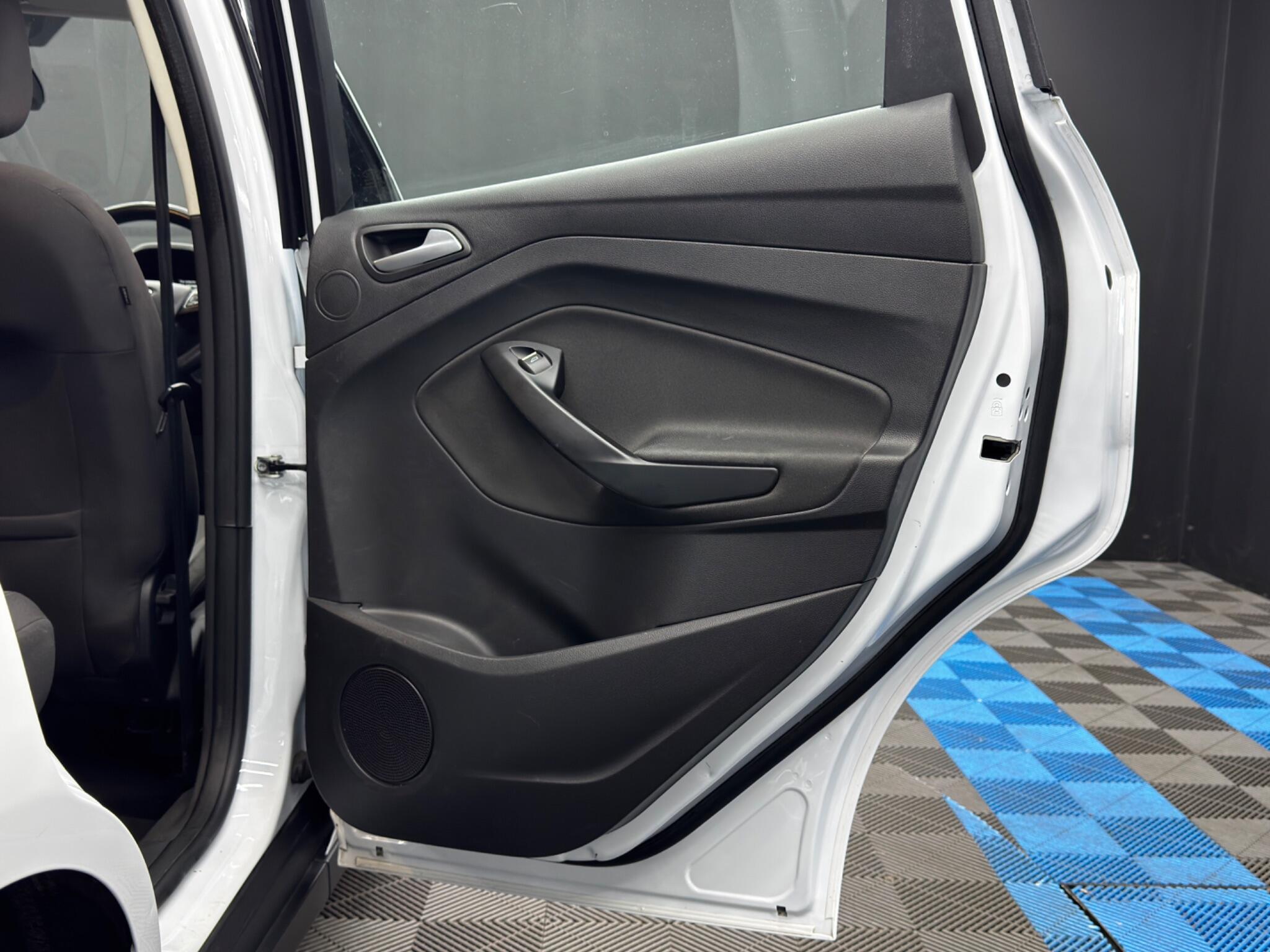 Ford C-Max view 40