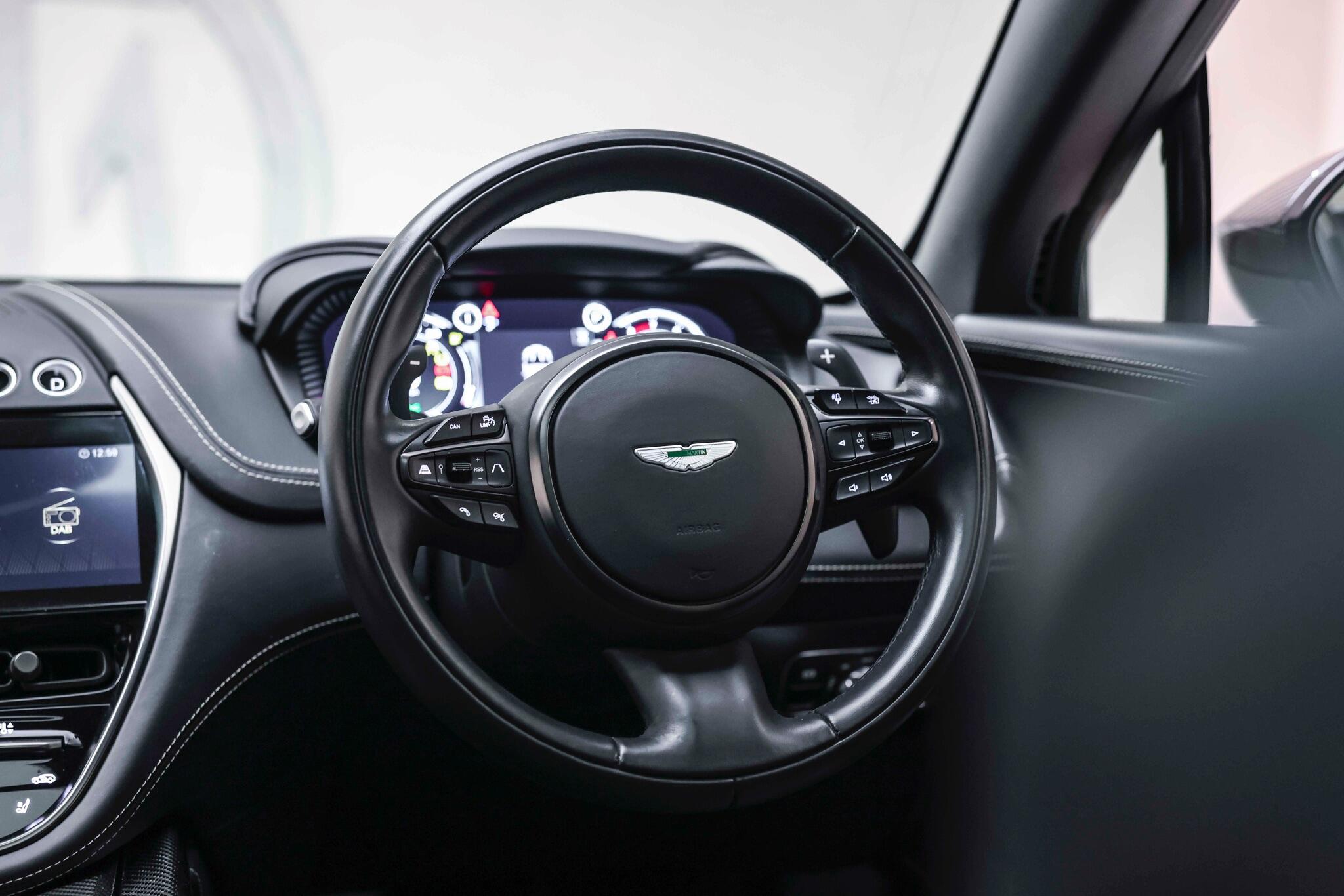 Aston Martin DBX view 48
