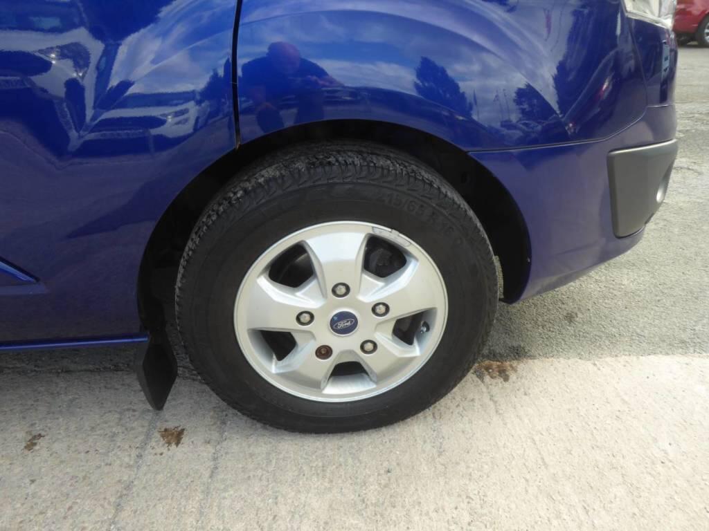 Ford Tourneo Custom view 18