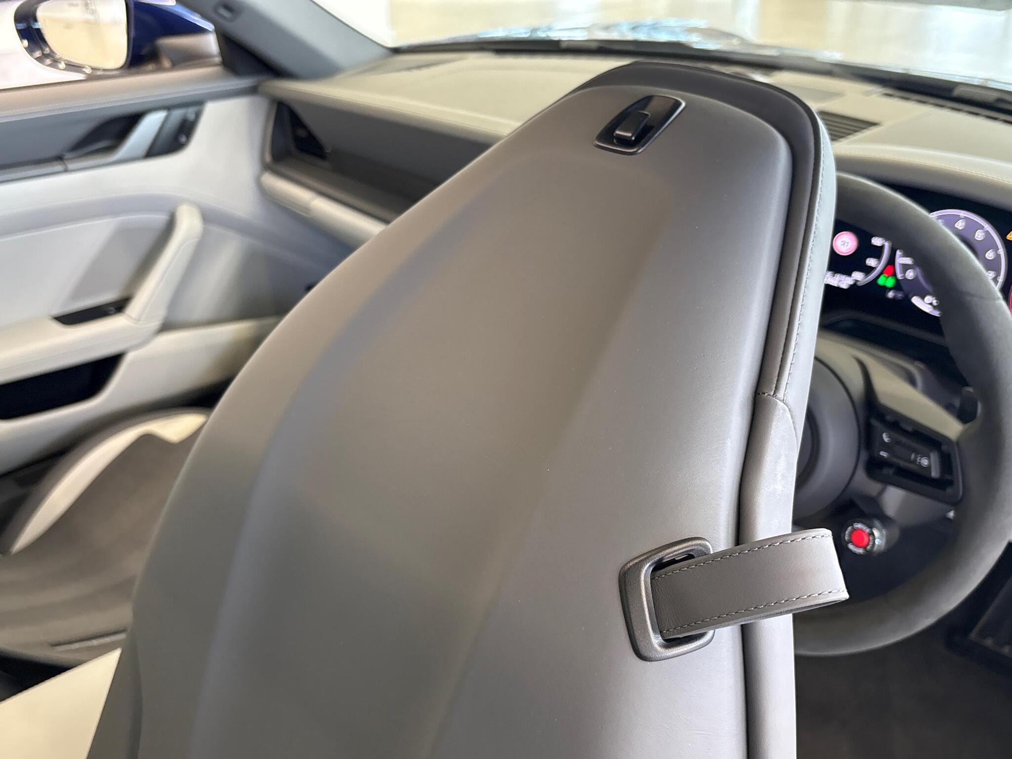 Porsche 911 view 27