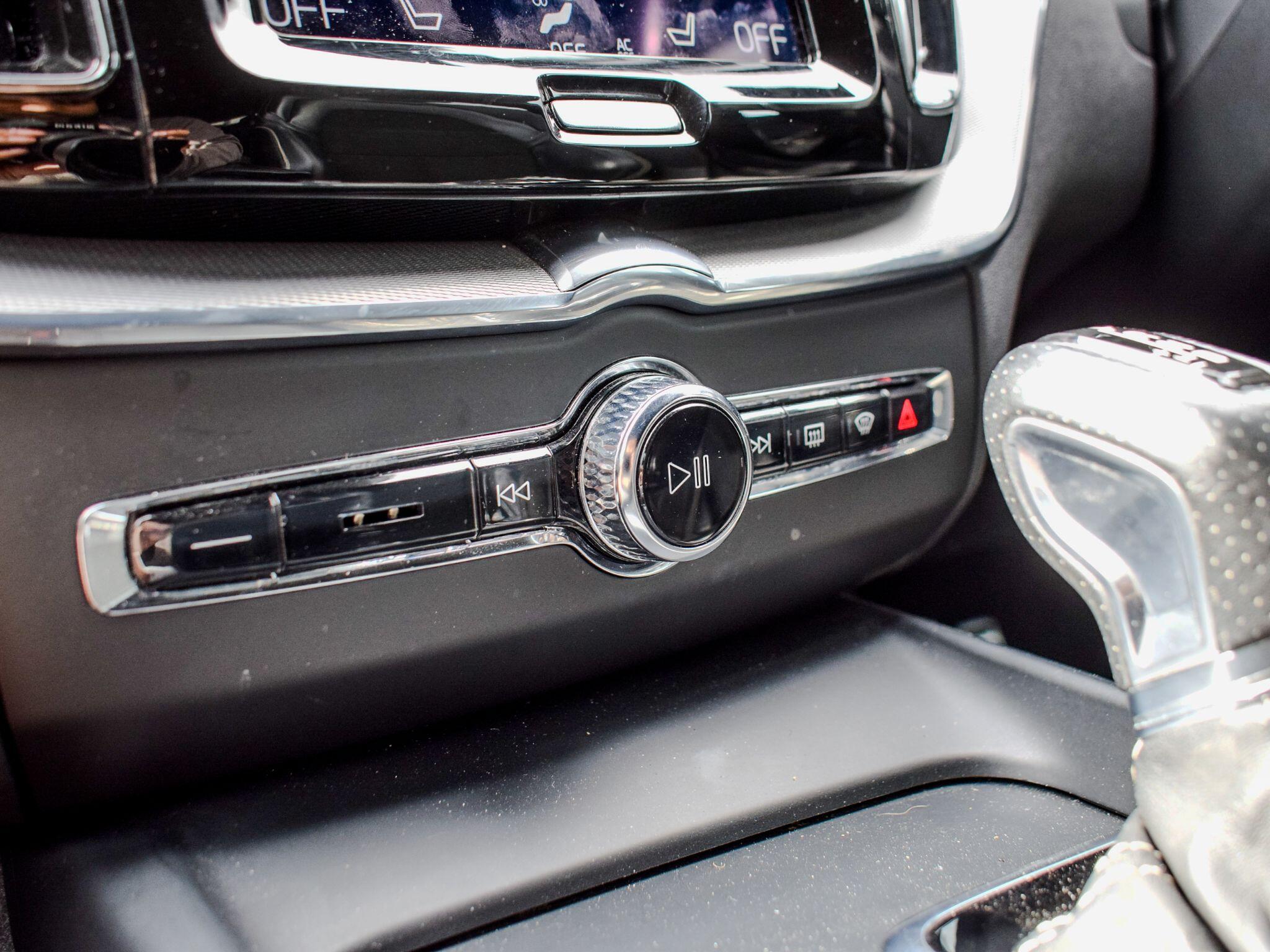 Volvo XC60 view 25