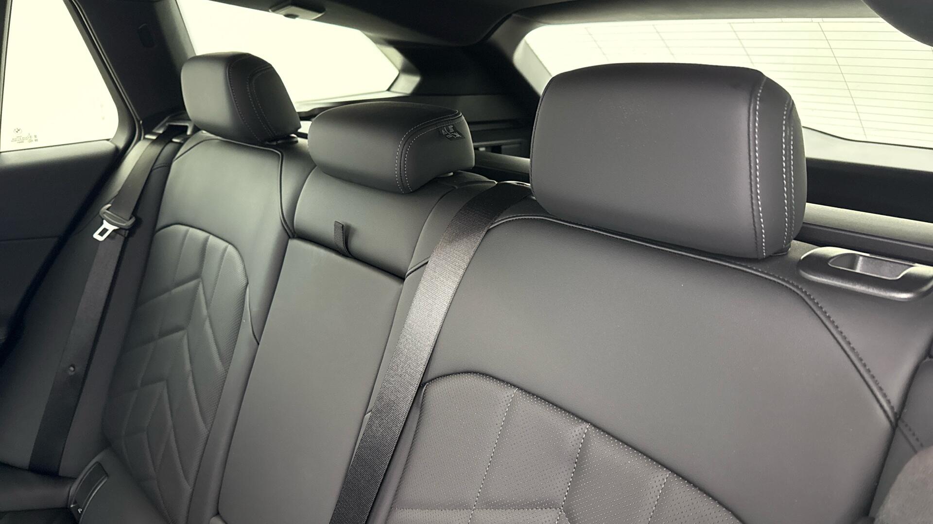 BMW 5 Series view 12