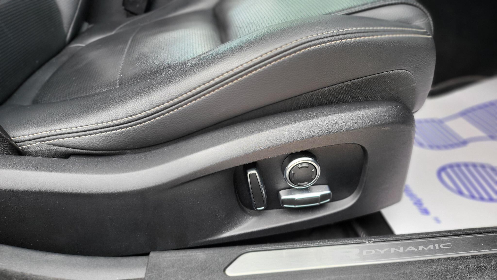 Jaguar Xe view 32