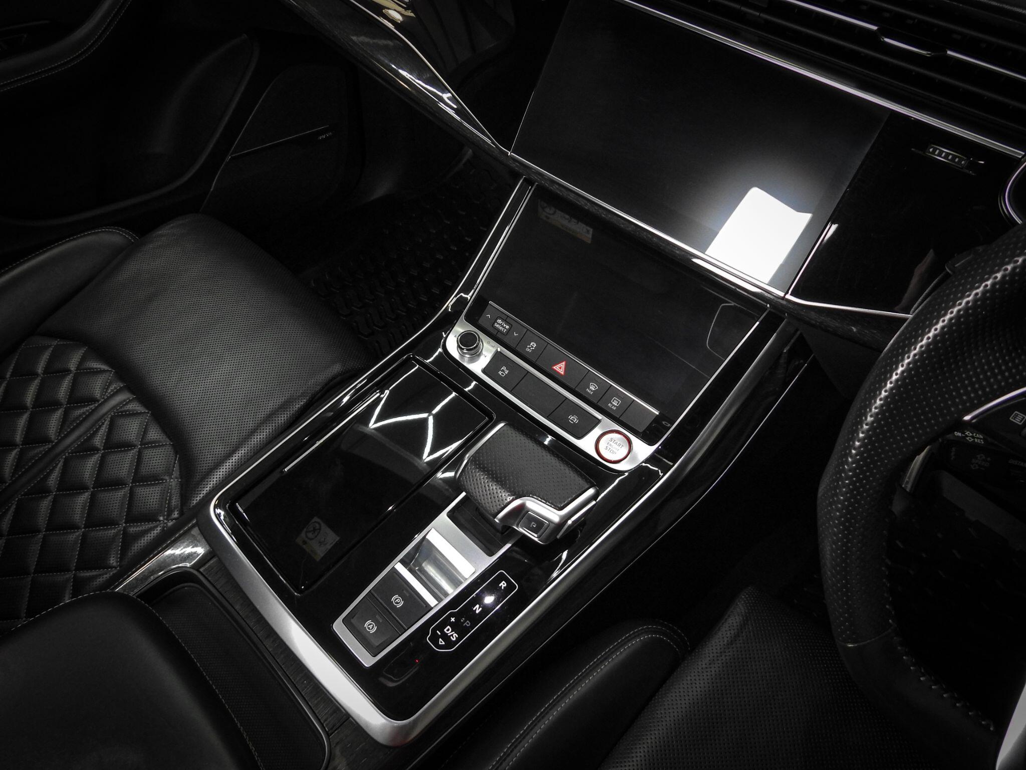 Audi SQ7 view 31