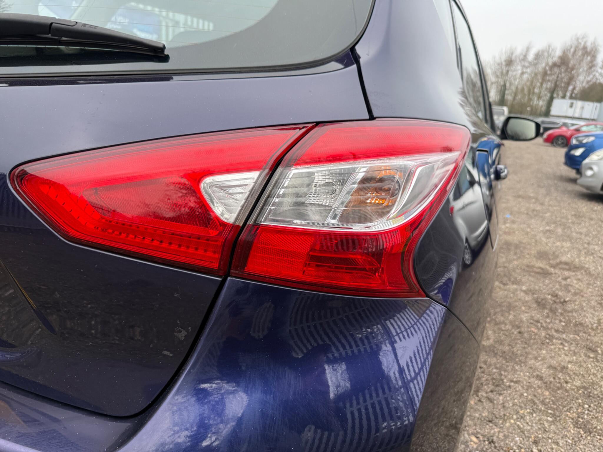 2018 Nissan Pulsar image 39
