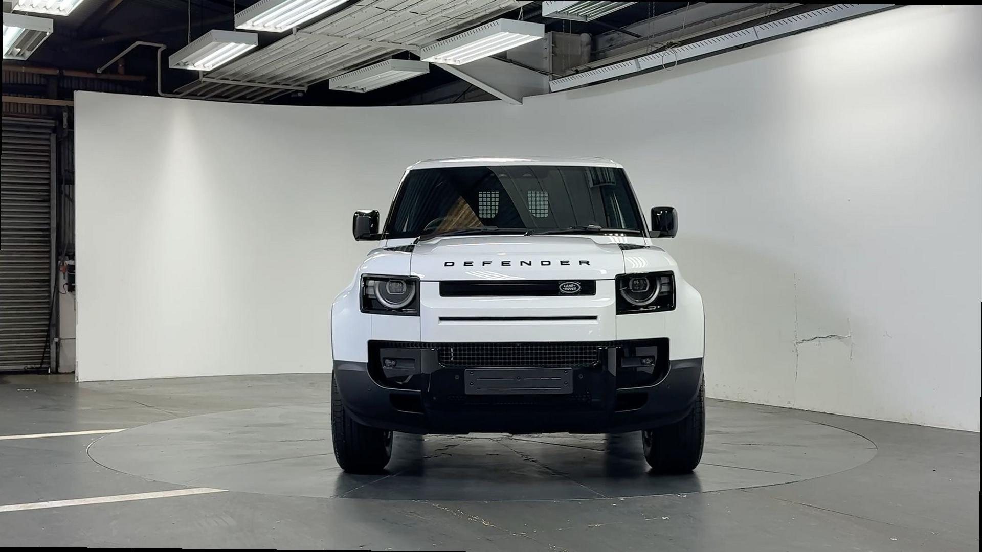 Land Rover Defender view 7